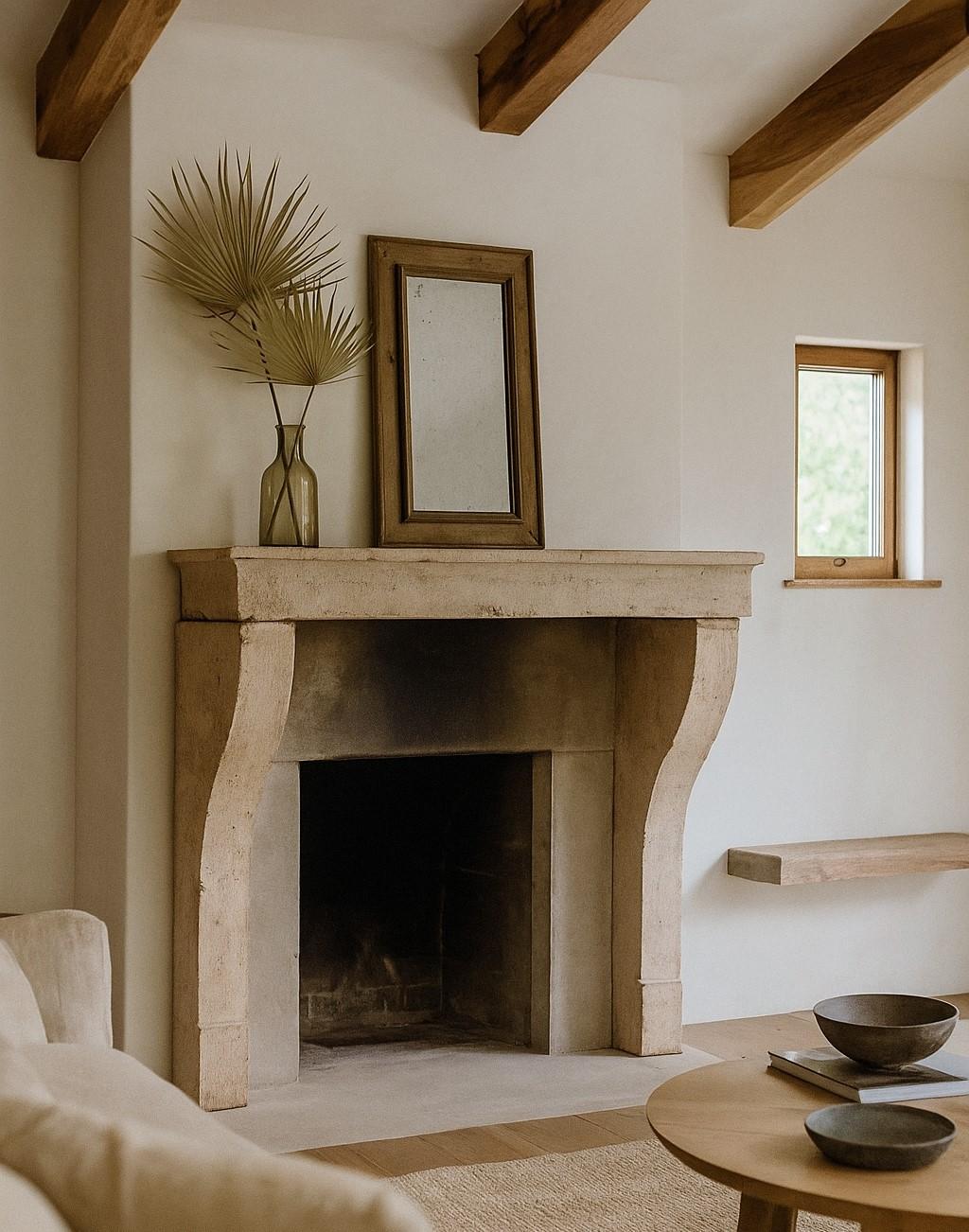 En Venta: Elegante repisa de chimenea de piedra caliza Antique French - Encanto rústico atemporal

Lleva la elegancia francesa intemporal a tu hogar con esta auténtica repisa de chimenea de piedra caliza antigua, tallada a mano en piedra natural y