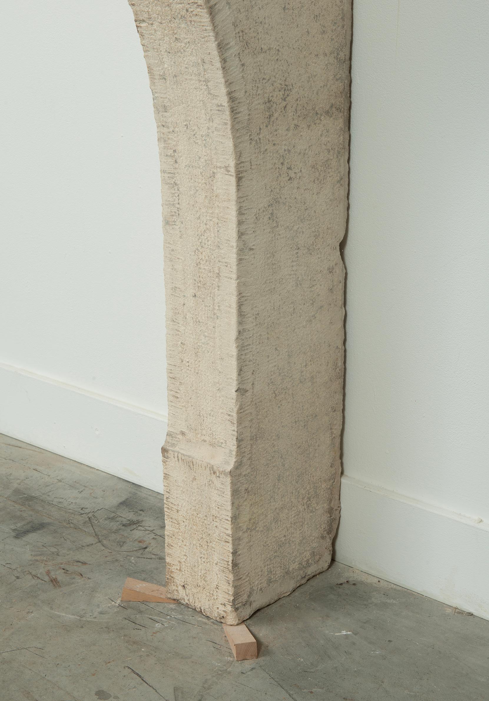 Elegante repisa de chimenea de piedra caliza Antique French en venta 2