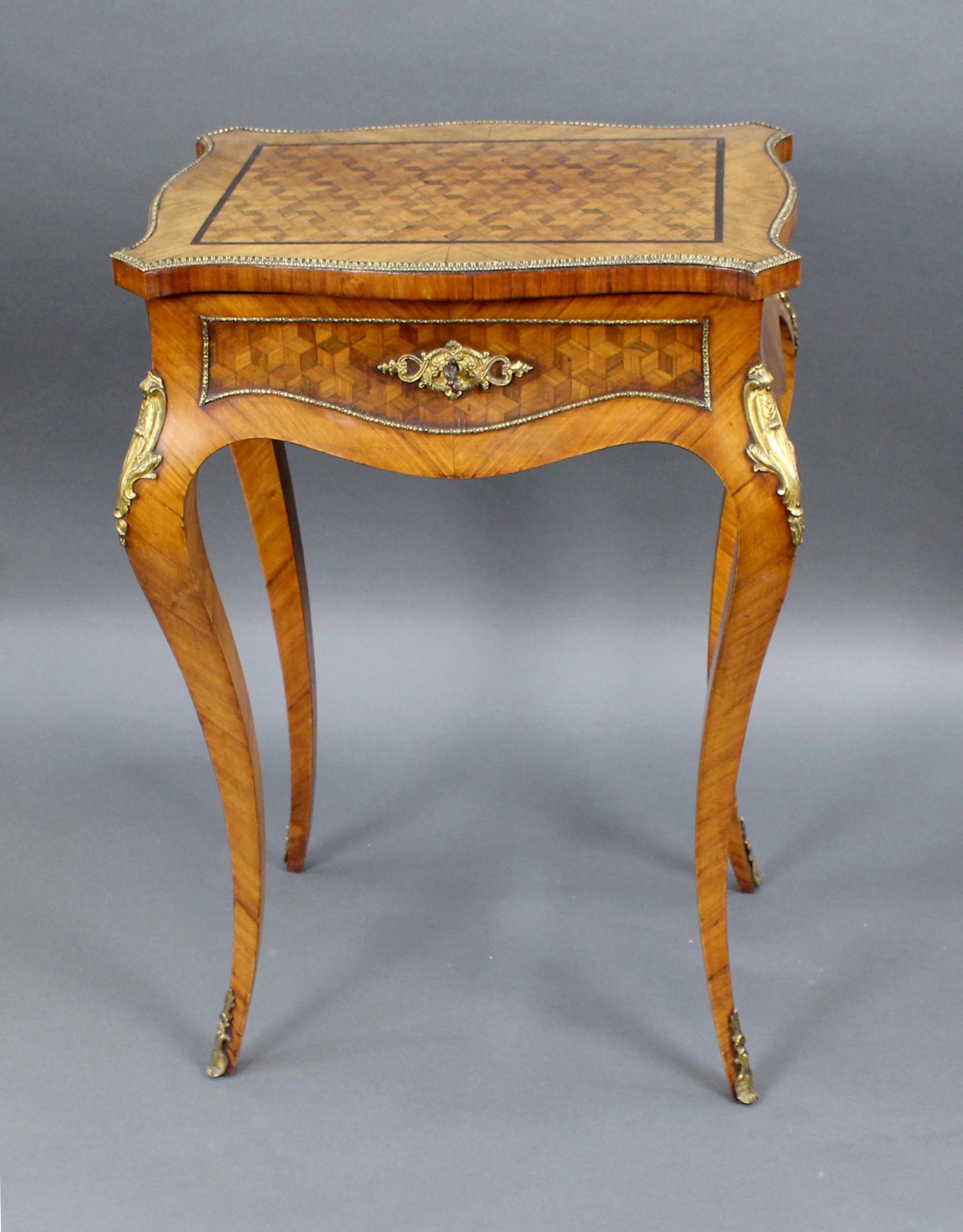 Elegant antique French Poudreuse c.1880 

Measures: Width 43 cm 17 in
Depth 36 cm 14 in
Height 78 cm 30 1/2 in

 
Period c. 1880

Wood inlaid, walnut, kingwood

Condition very good condition. Attractive patina. A few minor marks