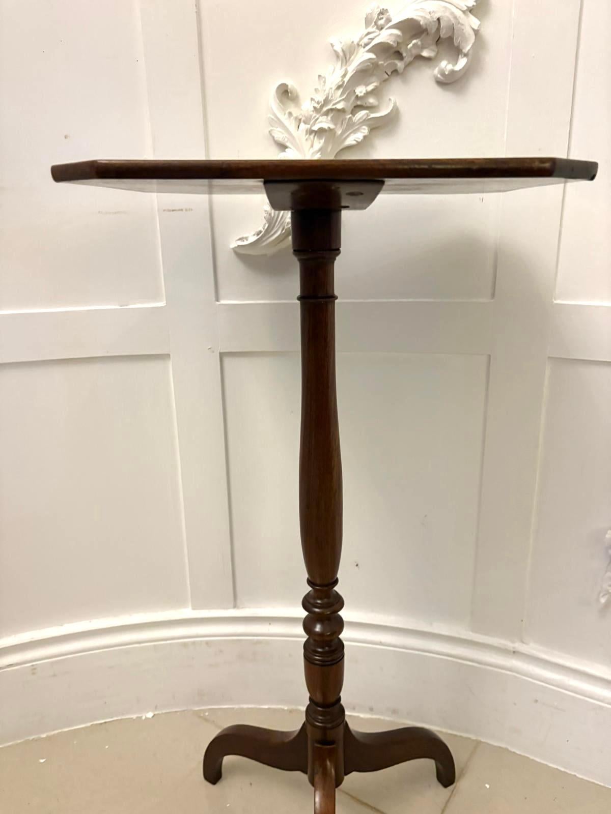 Anglais Elegante table d'appoint / lampe tripode en acajou de qualité géorgienne ancienne en vente
