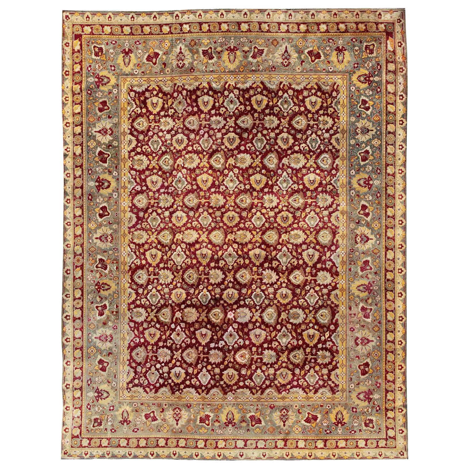Ancien tapis indien Agra noué à la main, fond rouge marron et bordure grise et verte