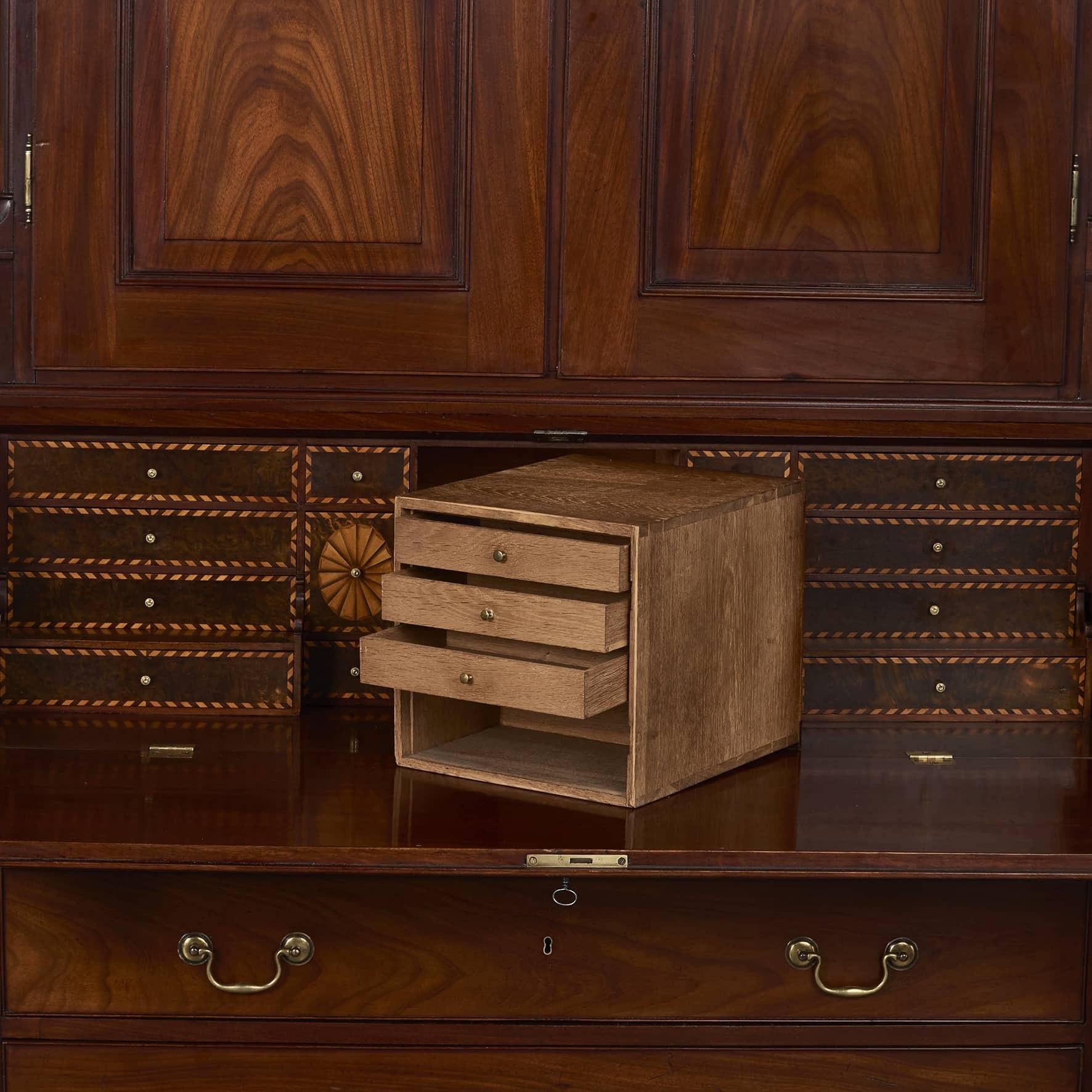 Elegance Louis XVI Mahogany Bureau / Secretaire Cph. Vers 1780 en vente 2