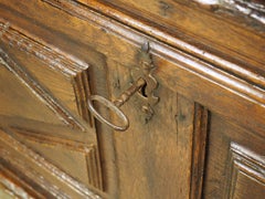 Elegant coffre à panneaux losangiques en Oak Oak de France, 18ème siècle