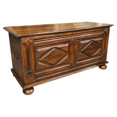 Elegant coffre à panneaux losangiques en Oak Oak de France, 18ème siècle