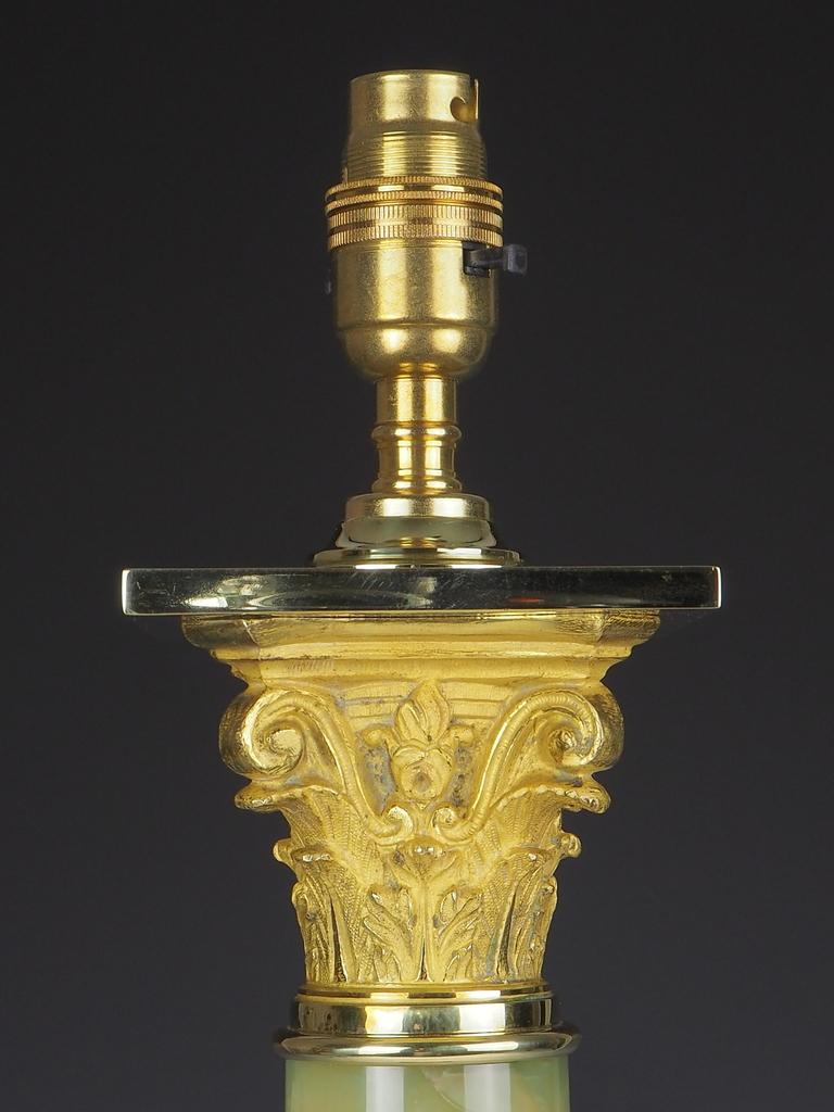 Elegant Antique Oynx Corinthian Table Lamp In Good Condition For Sale In Lincoln, GB