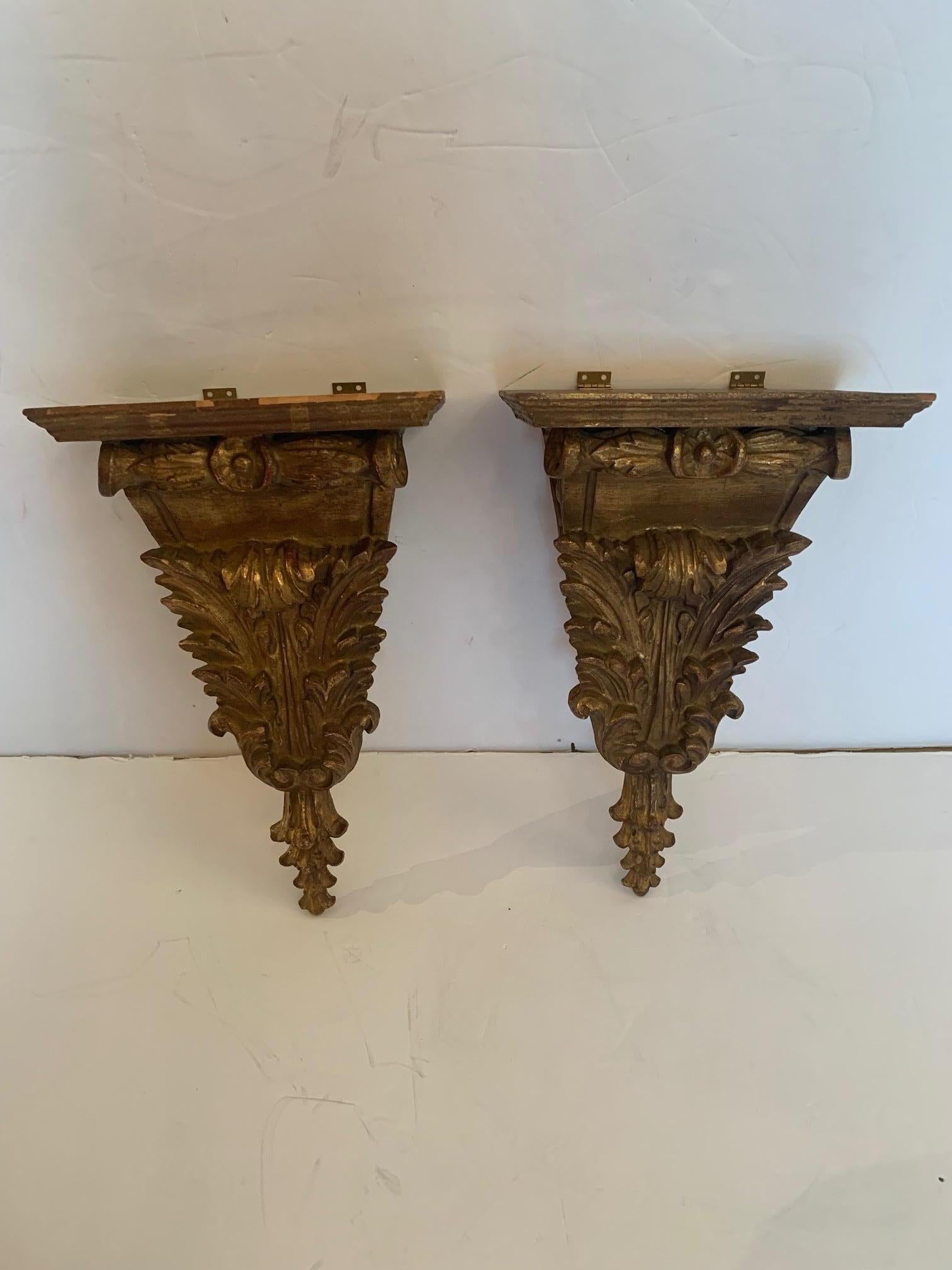 Early 20th Century Elegant Antique Pair of Carved and Gilded French Wall Brackets For Sale