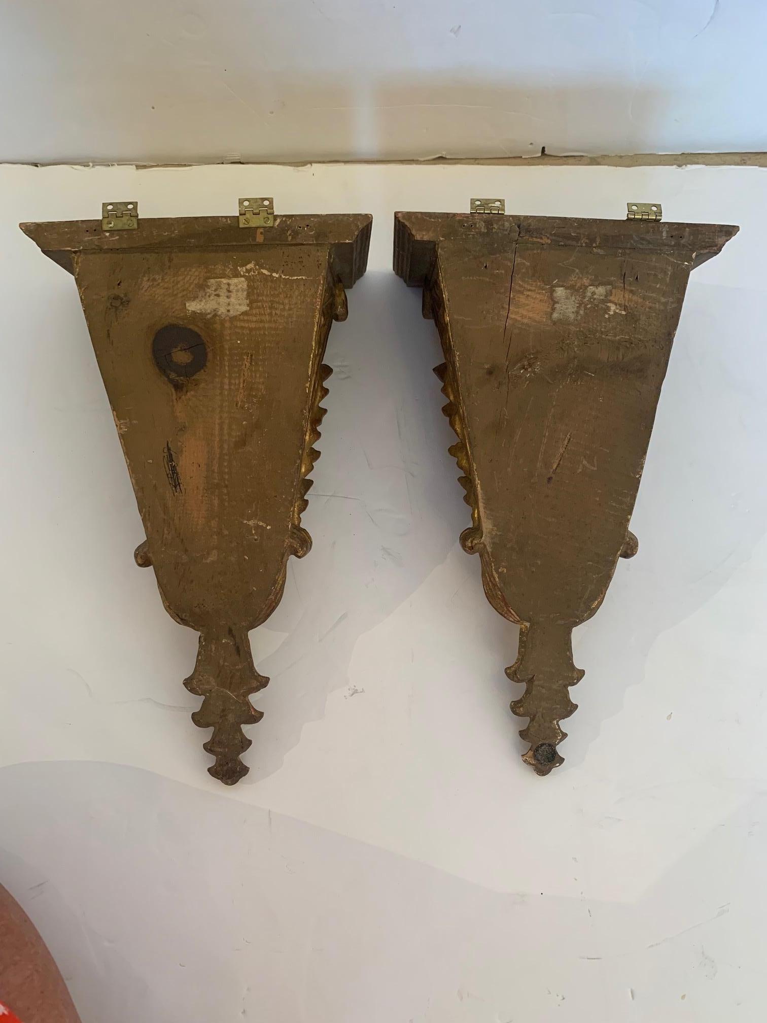 Elegant Antique Pair of Carved and Gilded French Wall Brackets For Sale 3