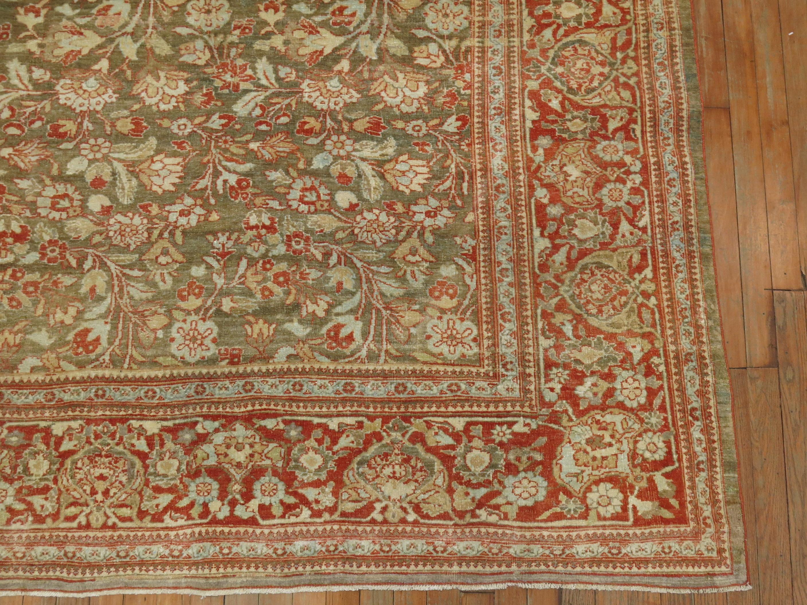 Antiker persischer Täbriz-Teppich in Zimmergröße im Angebot 1