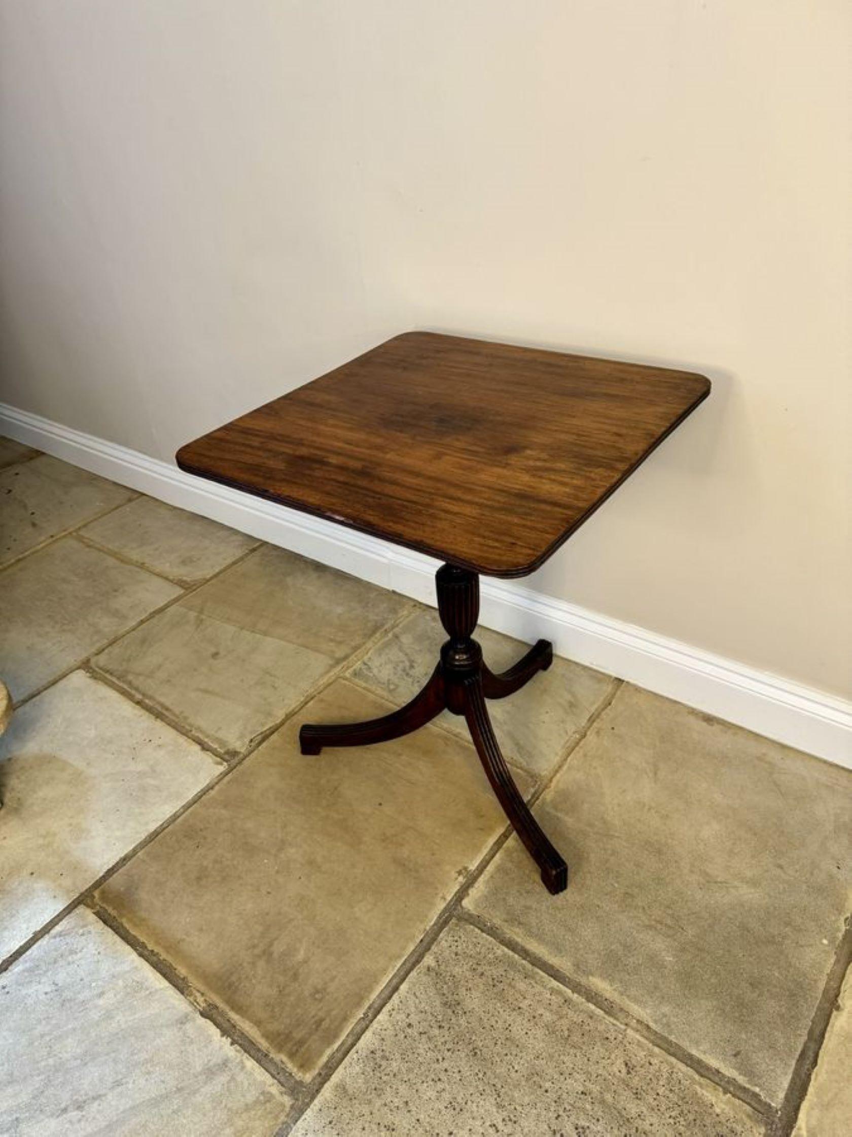 Elegant antique Regency quality mahogany lamp table  For Sale 1