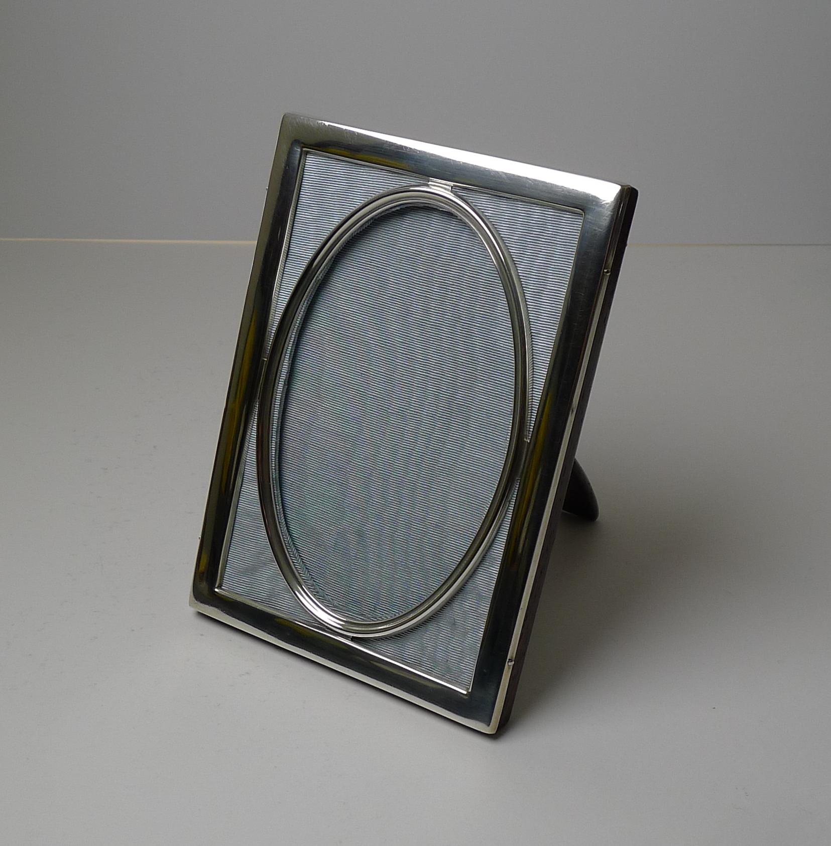 Early 20th Century Elegant Antique Sterling Silver Photograph / Picture Frame