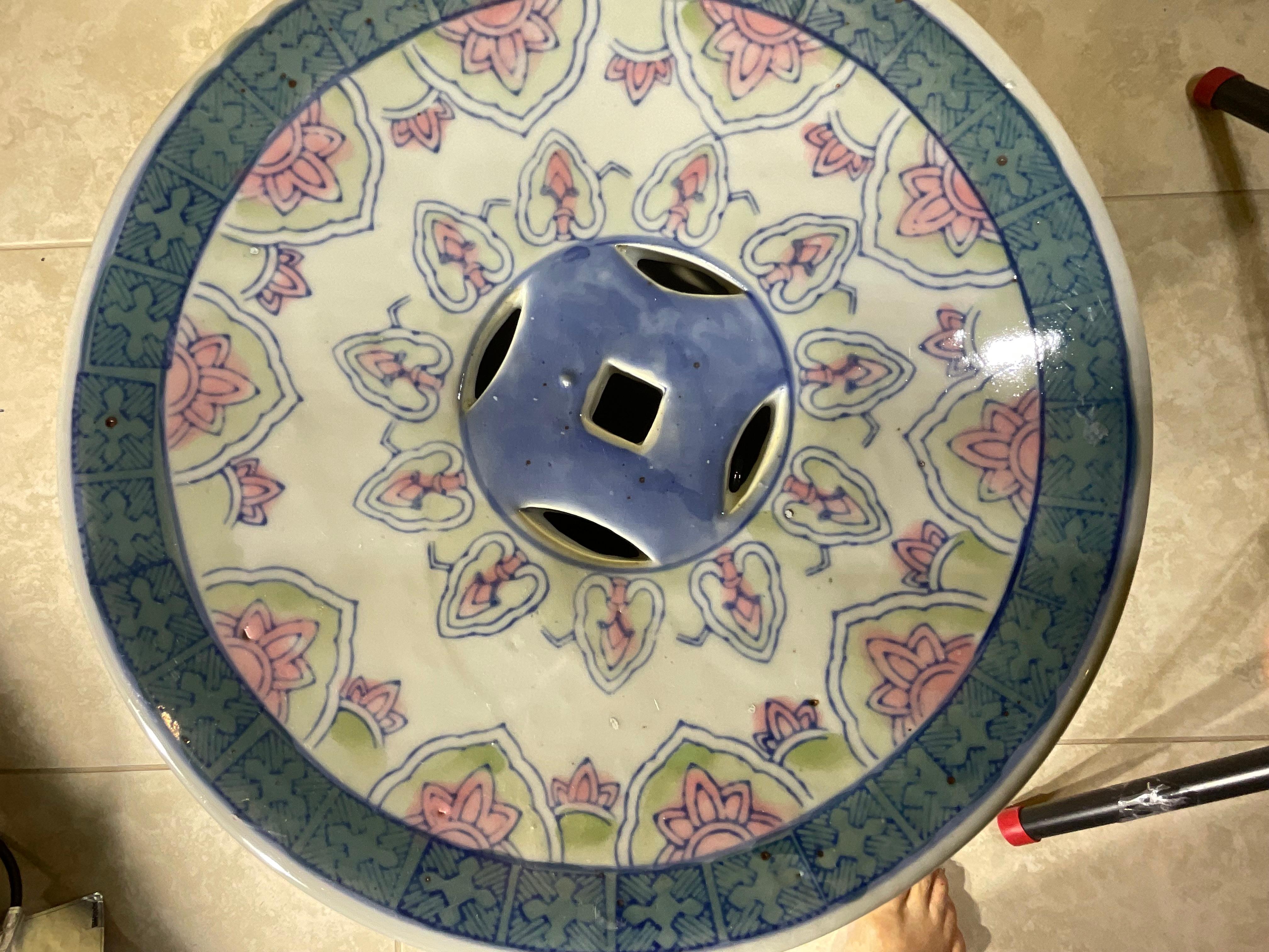 Chinois Elegant tabouret de jardin / table d'appoint Dragon en céramique chinoise de style ancien en vente