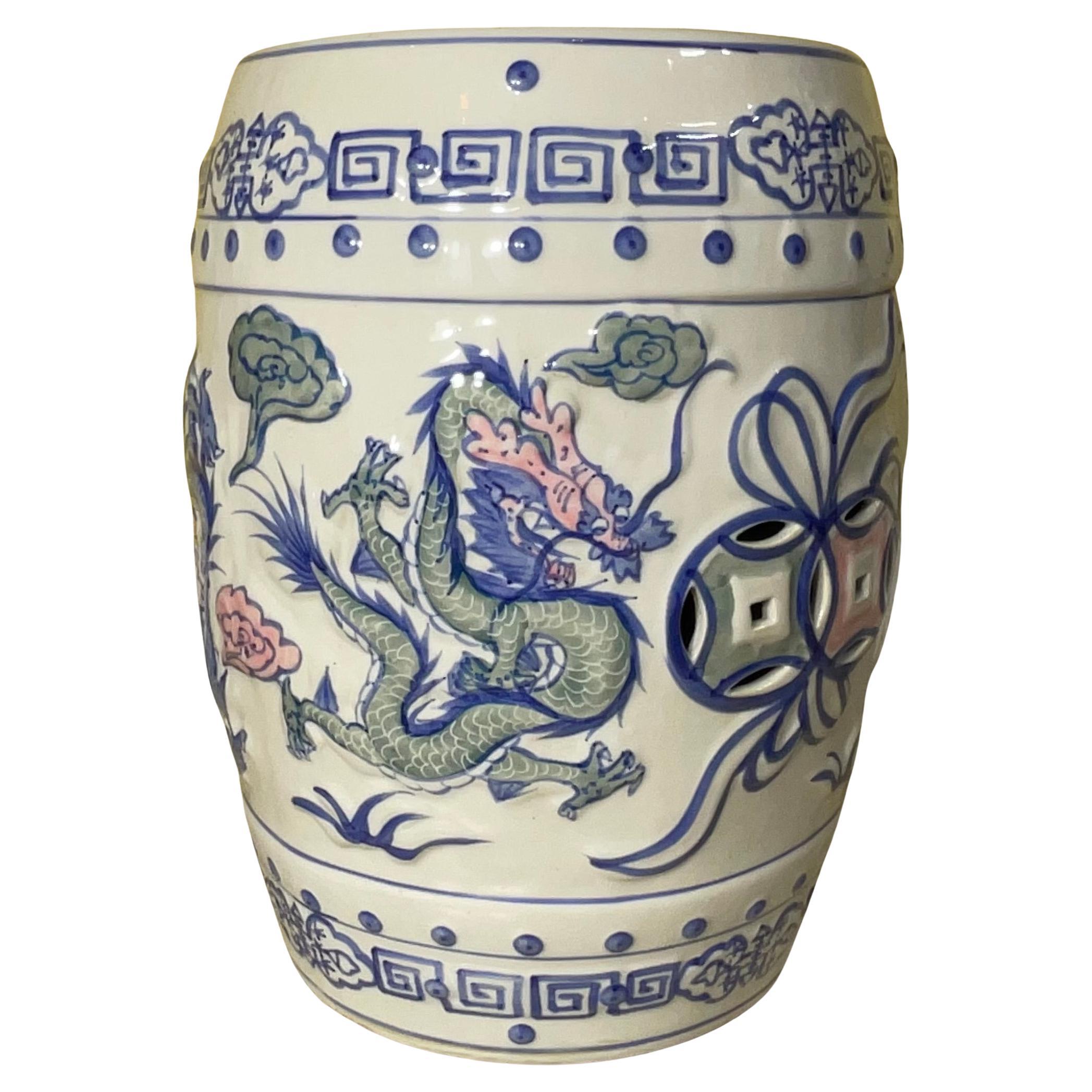 Elegant tabouret de jardin / table d'appoint Dragon en céramique chinoise de style ancien en vente