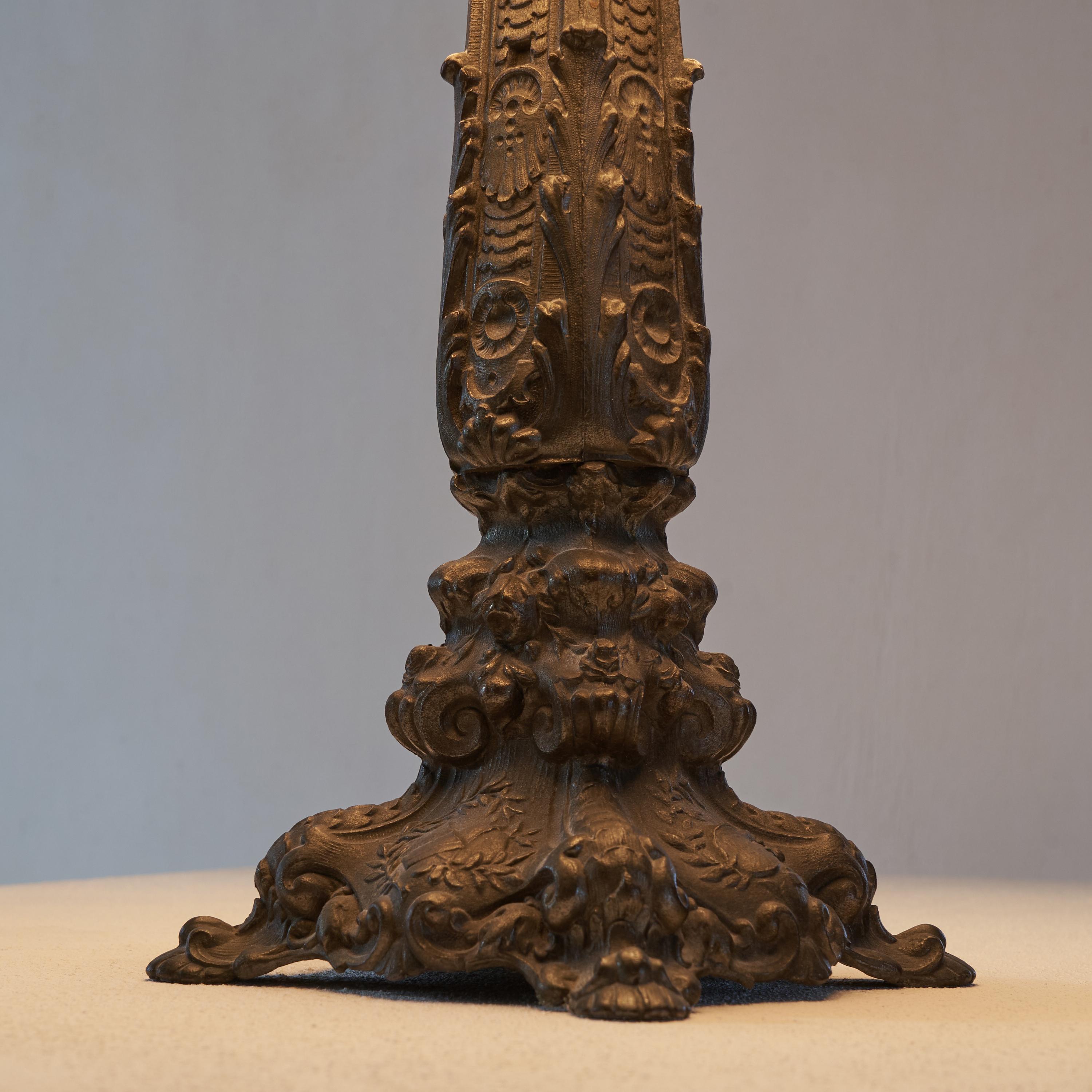 Sconosciuto Elegante lampada da tavolo antica in bronzo, 1900 in vendita