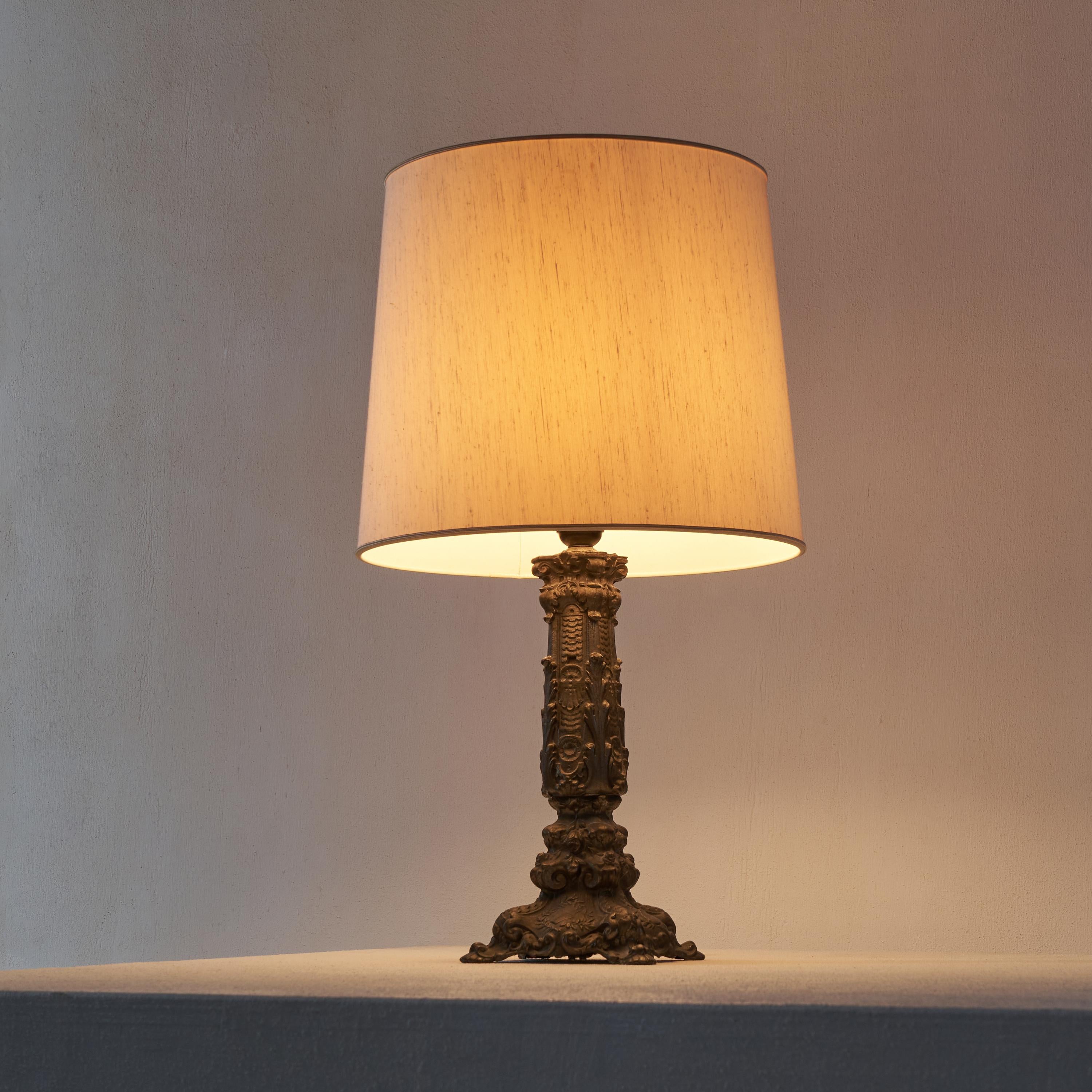Hand-Crafted Elegant Antique Table Lamp in Bronze, 1900 For Sale