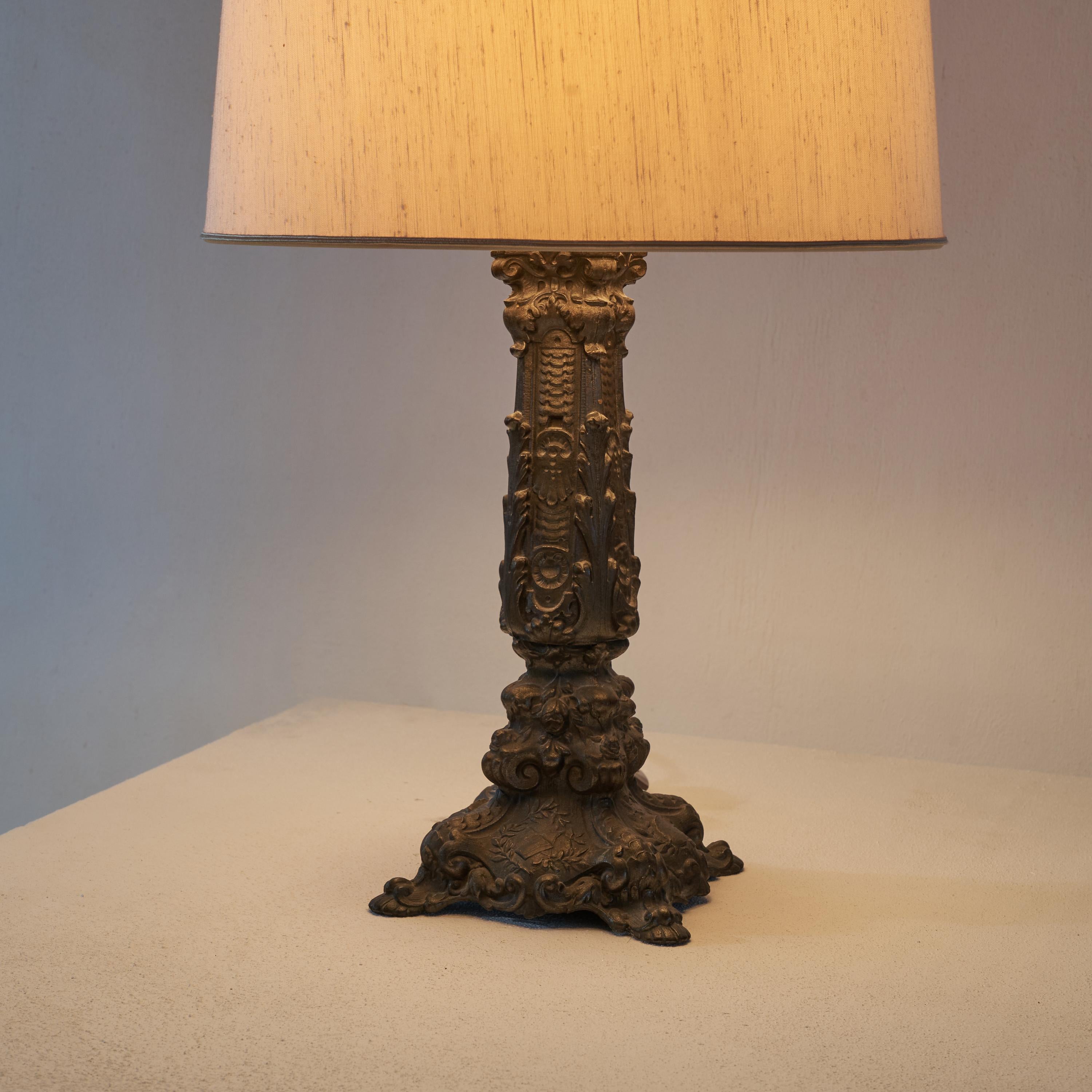 XX secolo Elegante lampada da tavolo antica in bronzo, 1900 in vendita