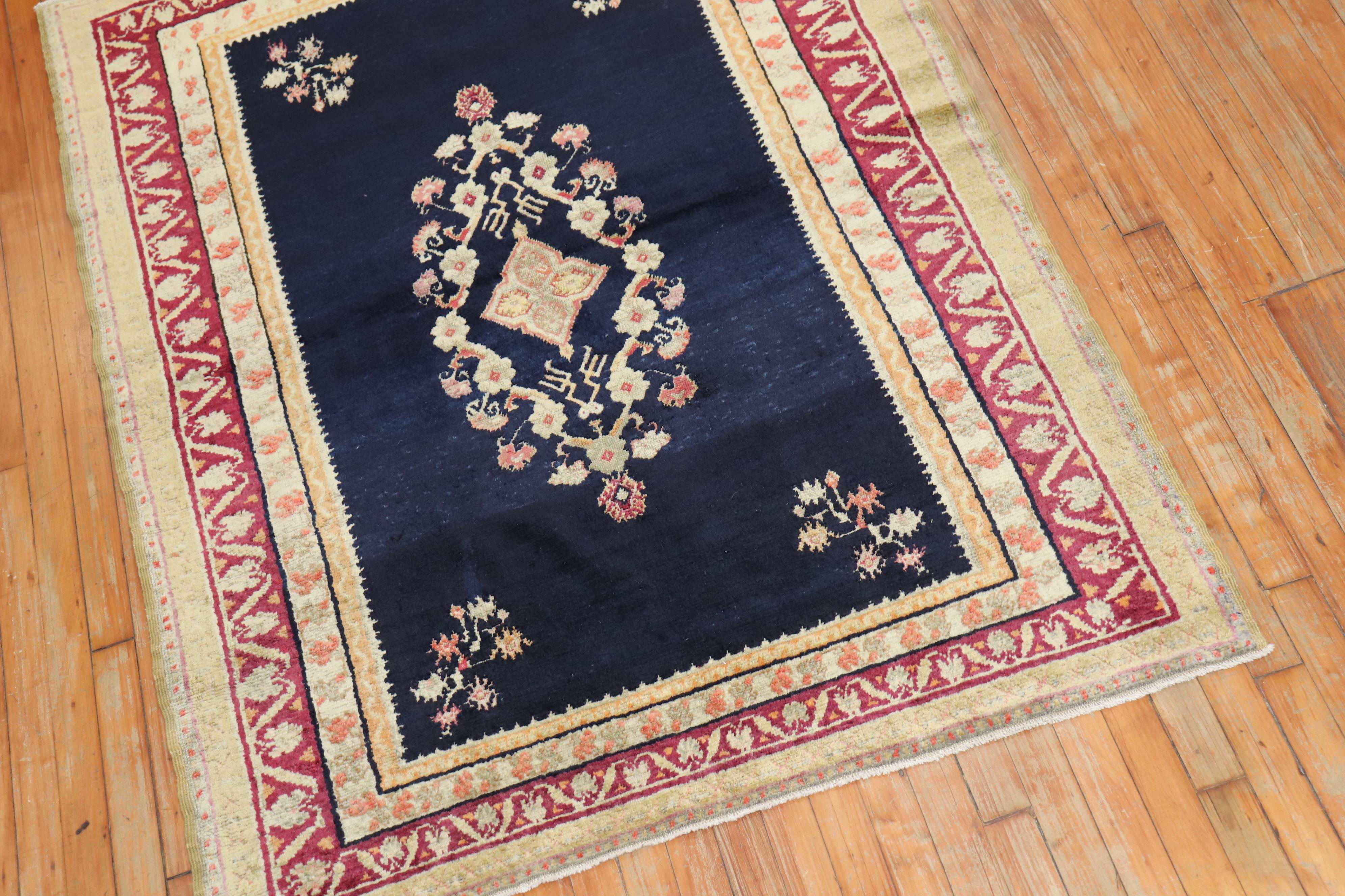 Romantique Élégant tapis turc ancien Ghiordes à fleurs Collection Zabihi en vente