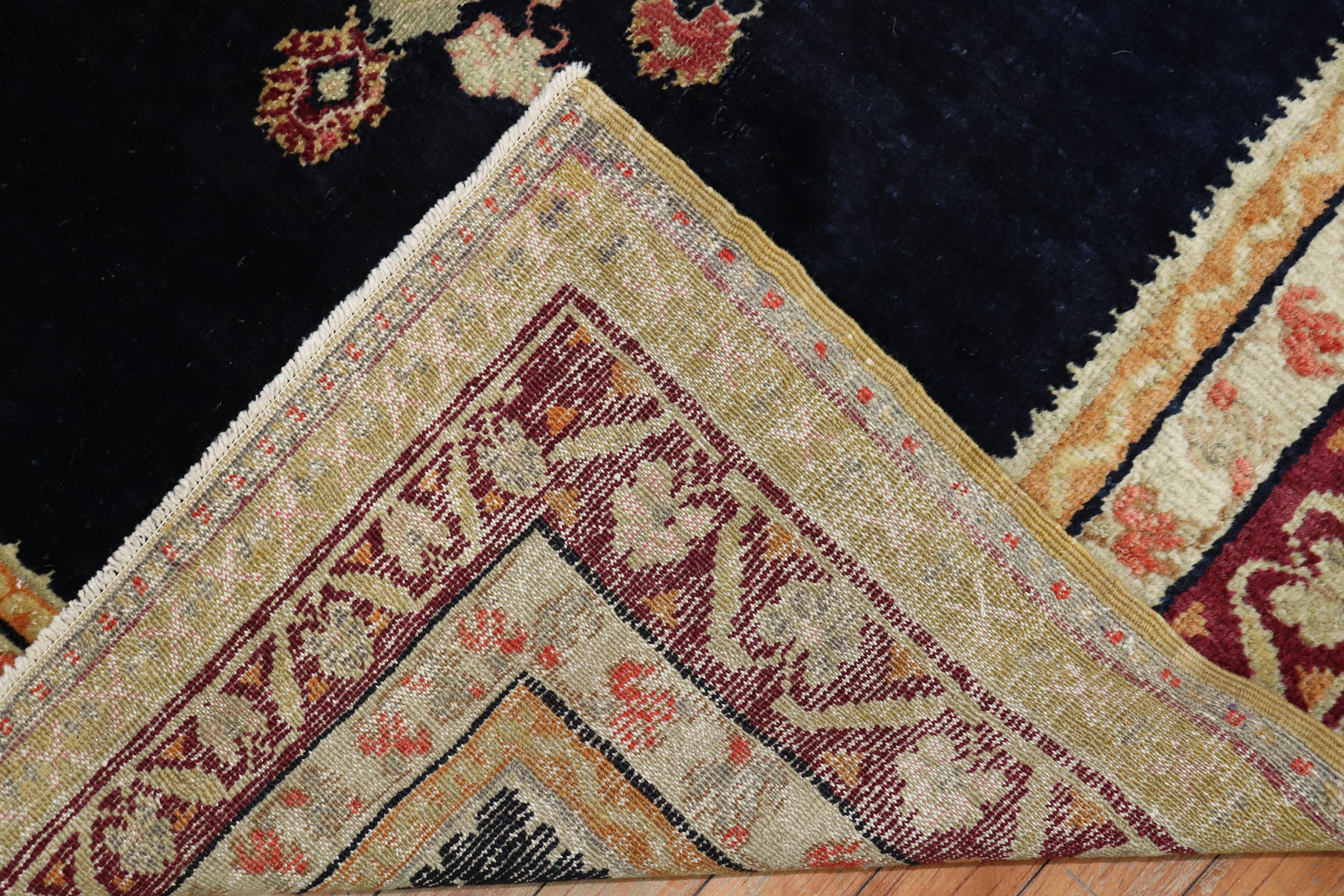Elegant Antique Turkish Ghiordes Floral Rug, Early 20th Century In Excellent Condition For Sale In New York, NY