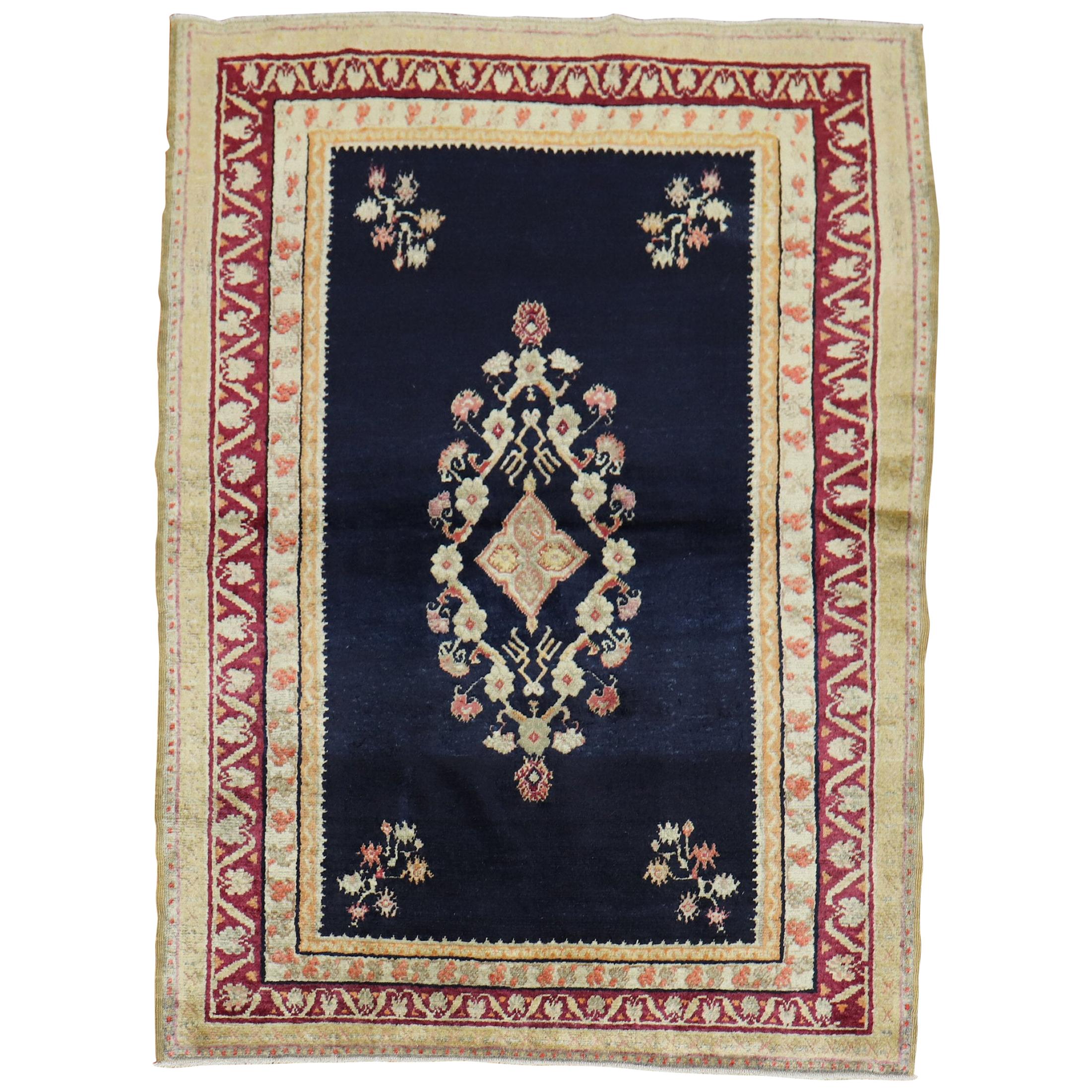 Elegant Antique Turkish Ghiordes Floral Rug, Early 20th Century For Sale