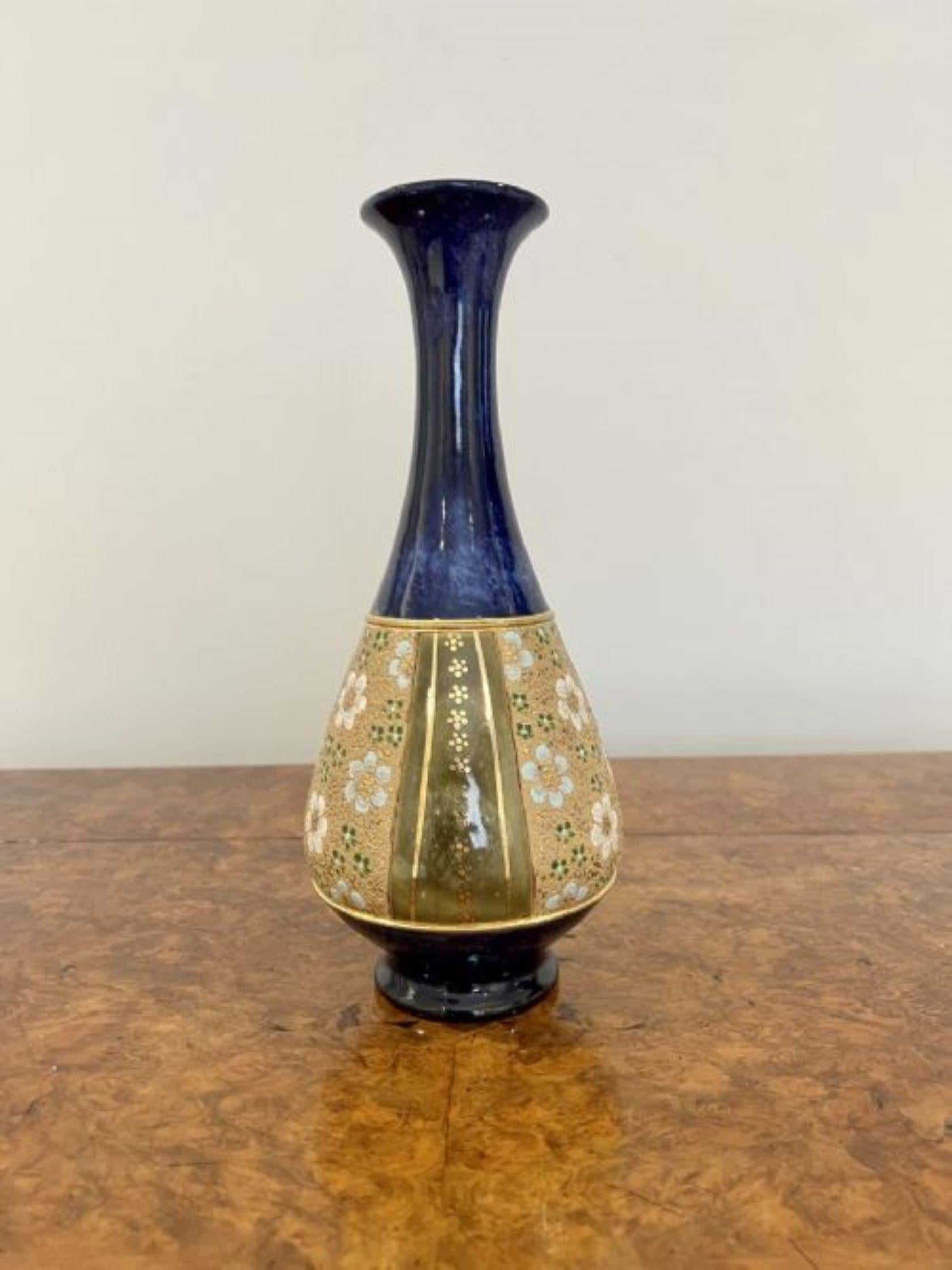 XIX secolo Eleganza dell'antico vaso vittoriano Doulton in vendita
