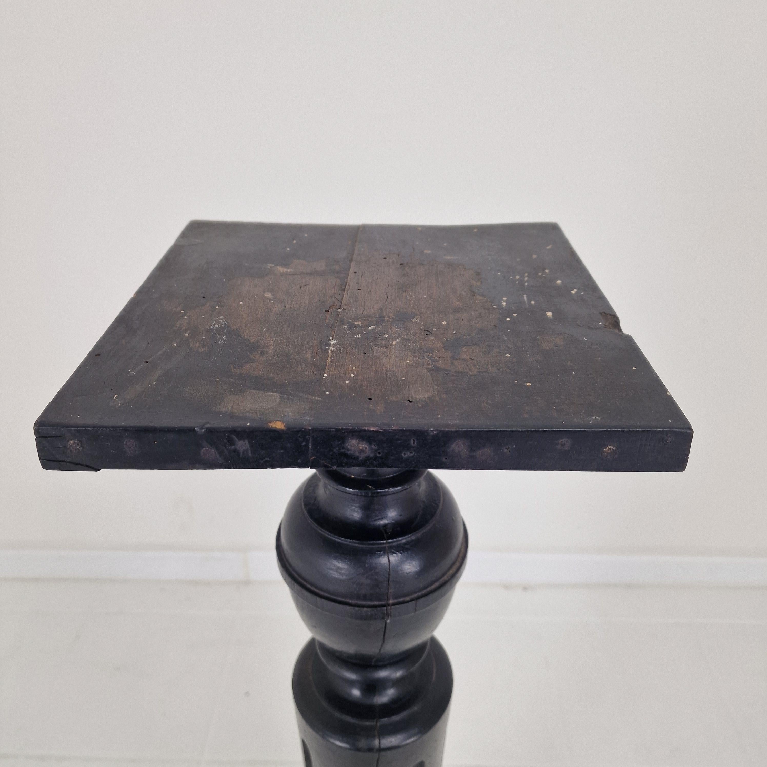 Elegant Antique Wooden Pedestal – 19th Century French Craftsmanship (19. Jahrhundert) im Angebot