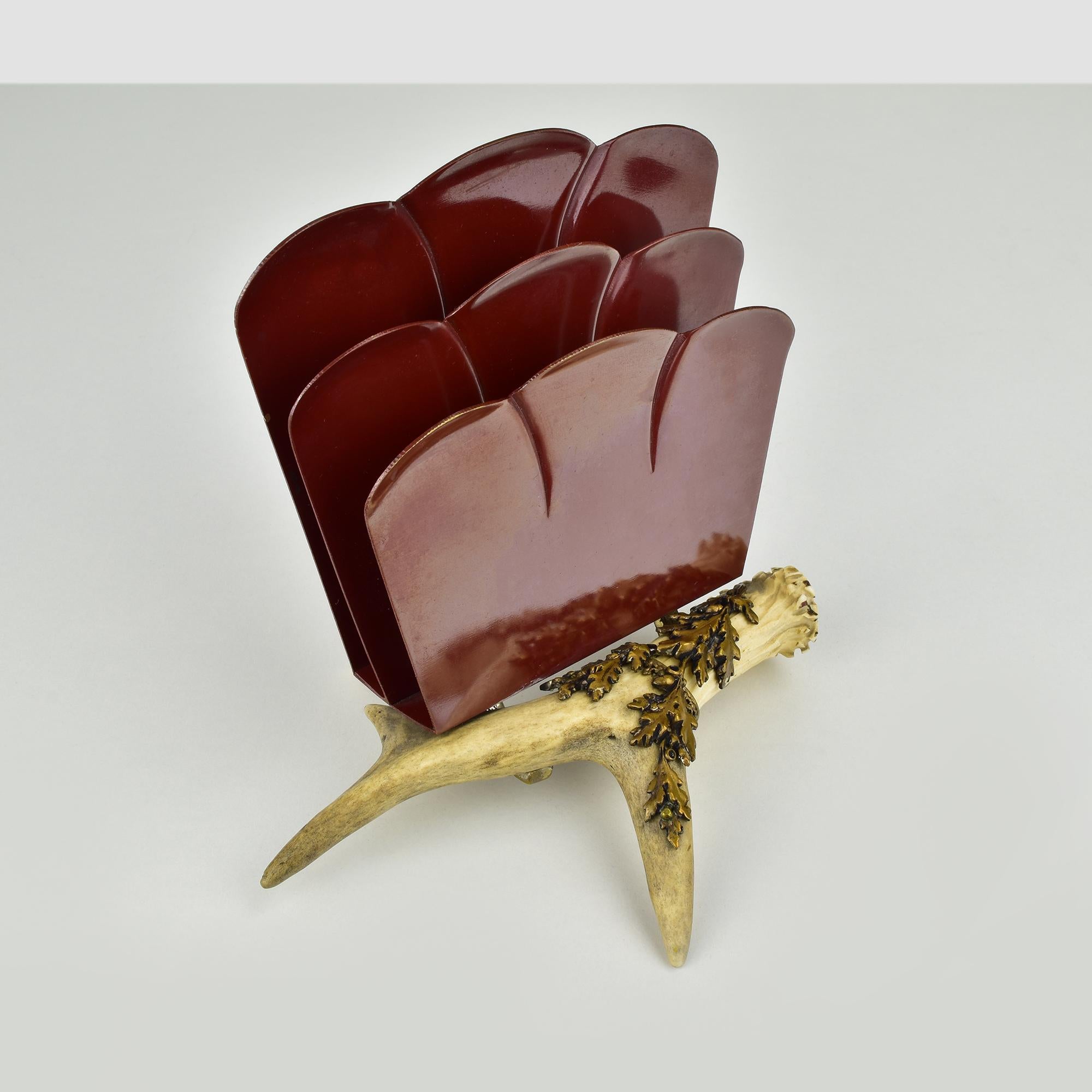 Art Deco Elegant Antler Letter Holder Stand Rack: Perfect Gift for Hunting Lodge Decor For Sale