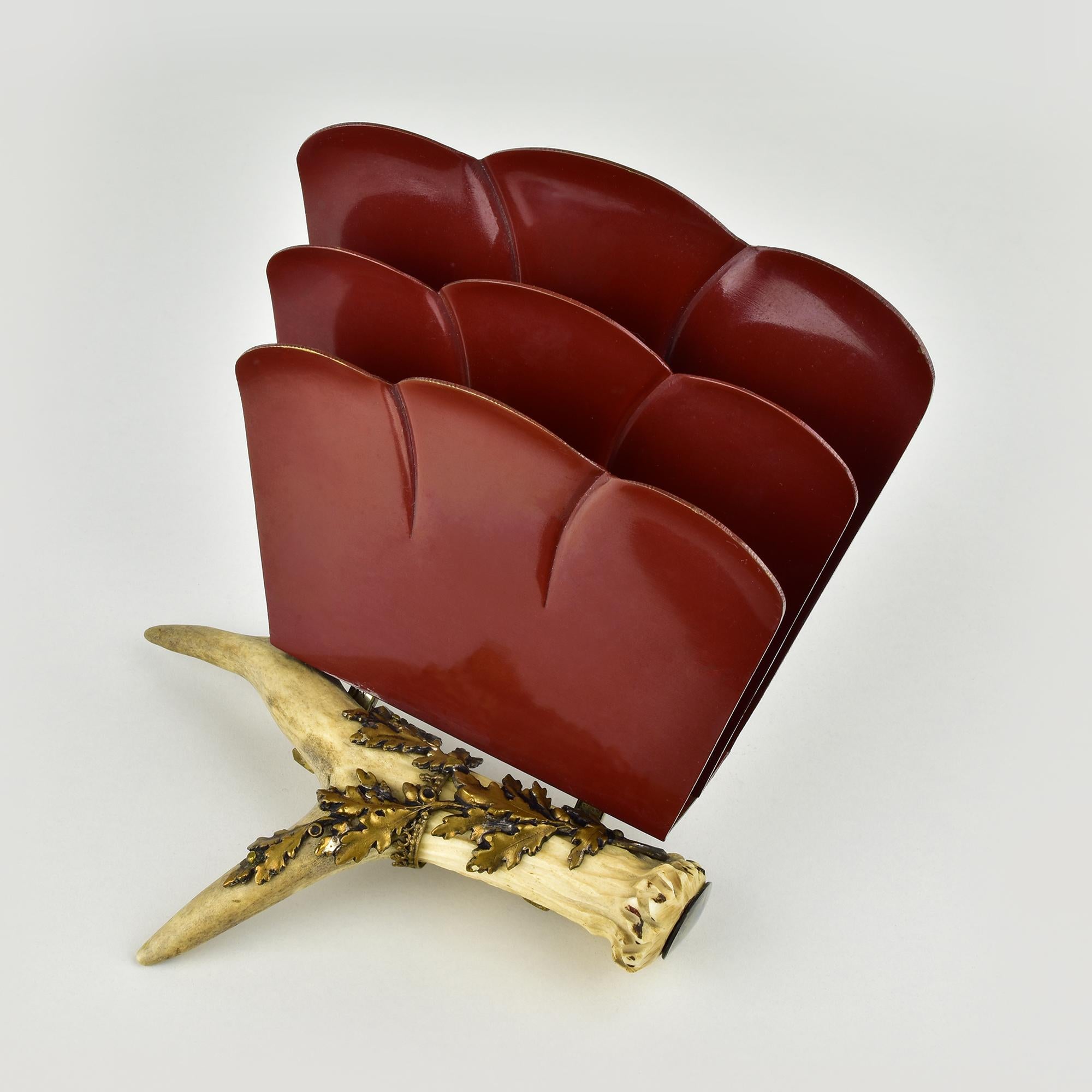 Polished Elegant Antler Letter Holder Stand Rack: Perfect Gift for Hunting Lodge Decor For Sale
