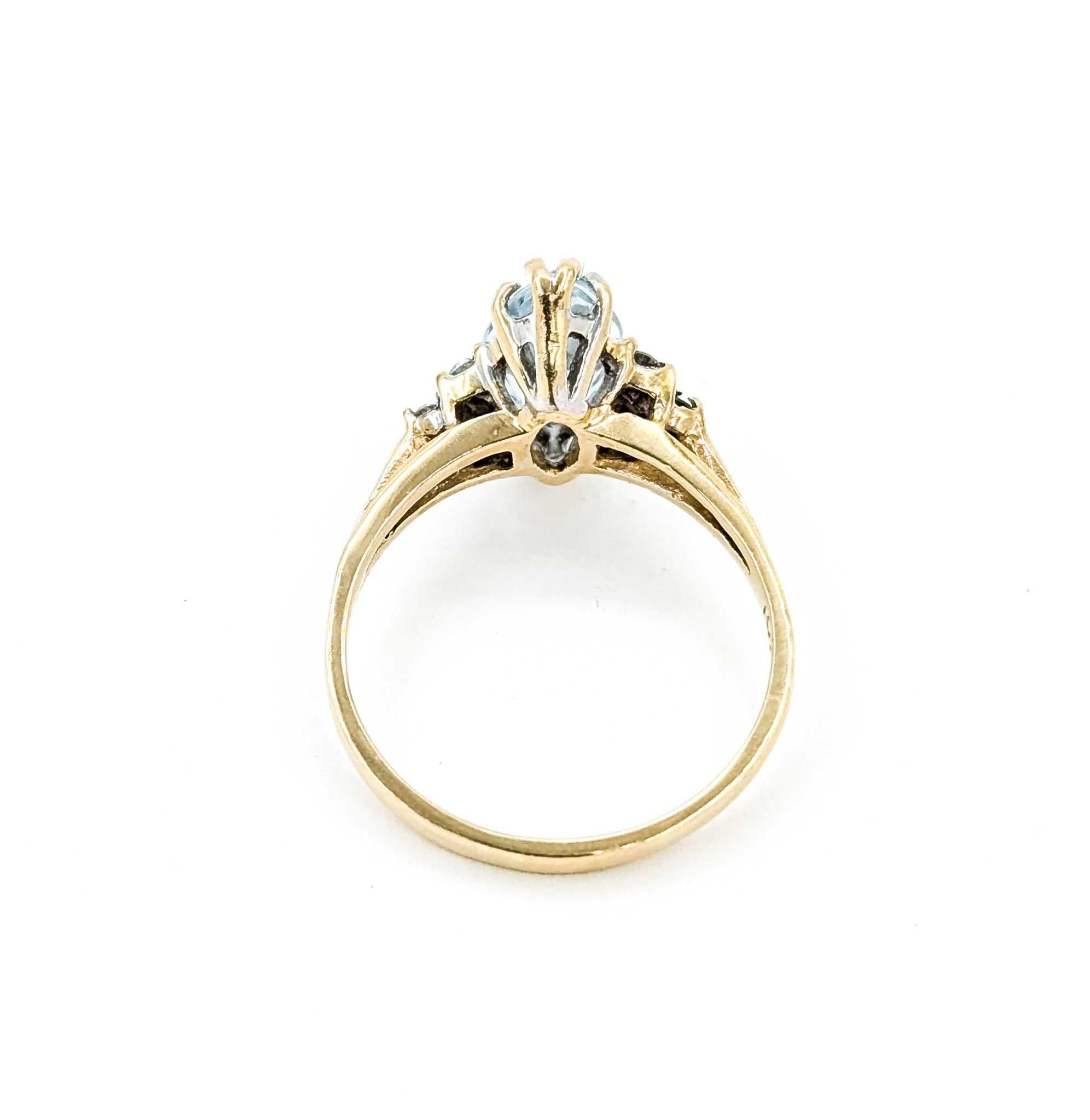 Anello Eleg con acquamarina e diamanti in oro giallo 10k in vendita 1