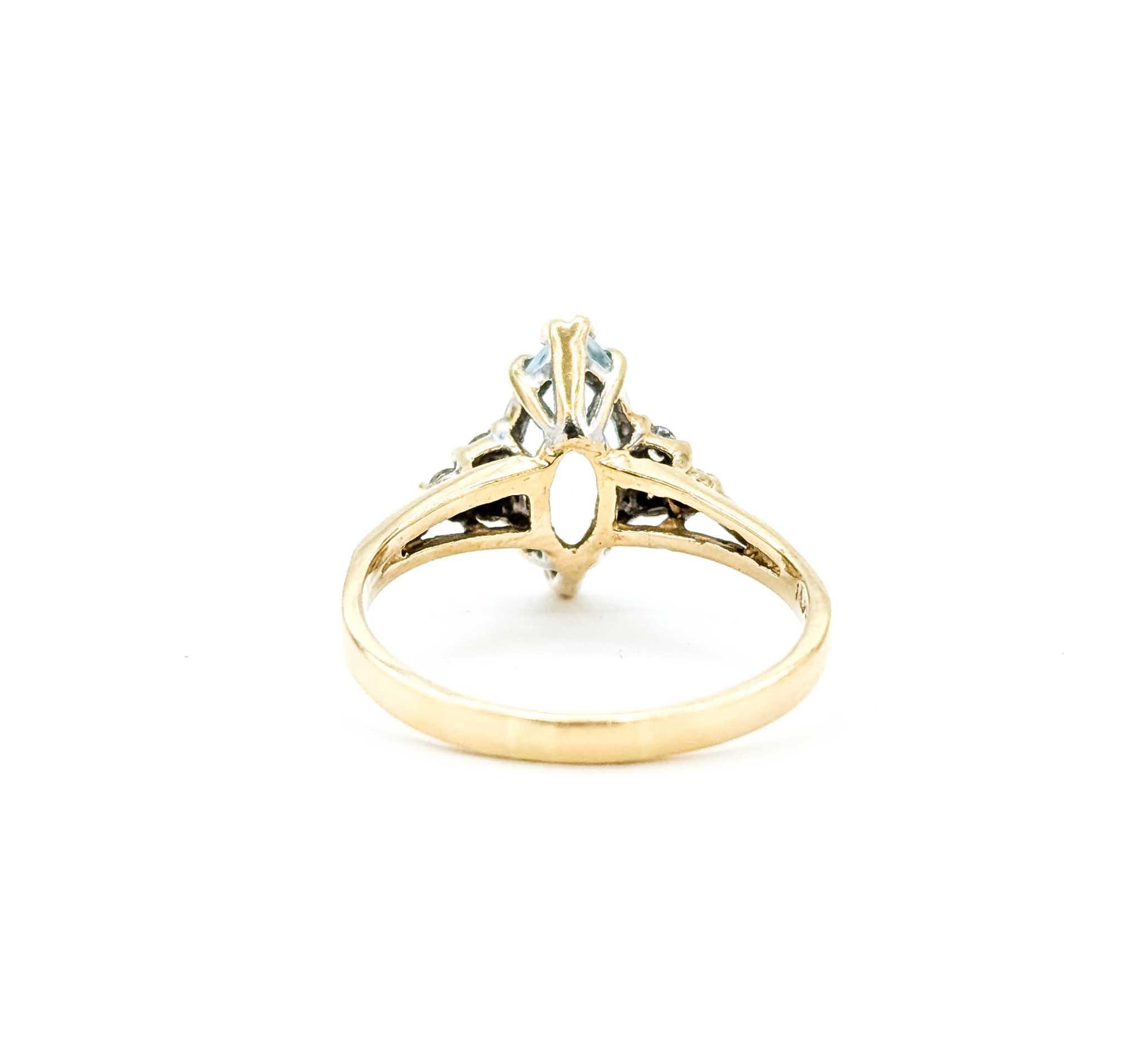 Anello Eleg con acquamarina e diamanti in oro giallo 10k in vendita 2