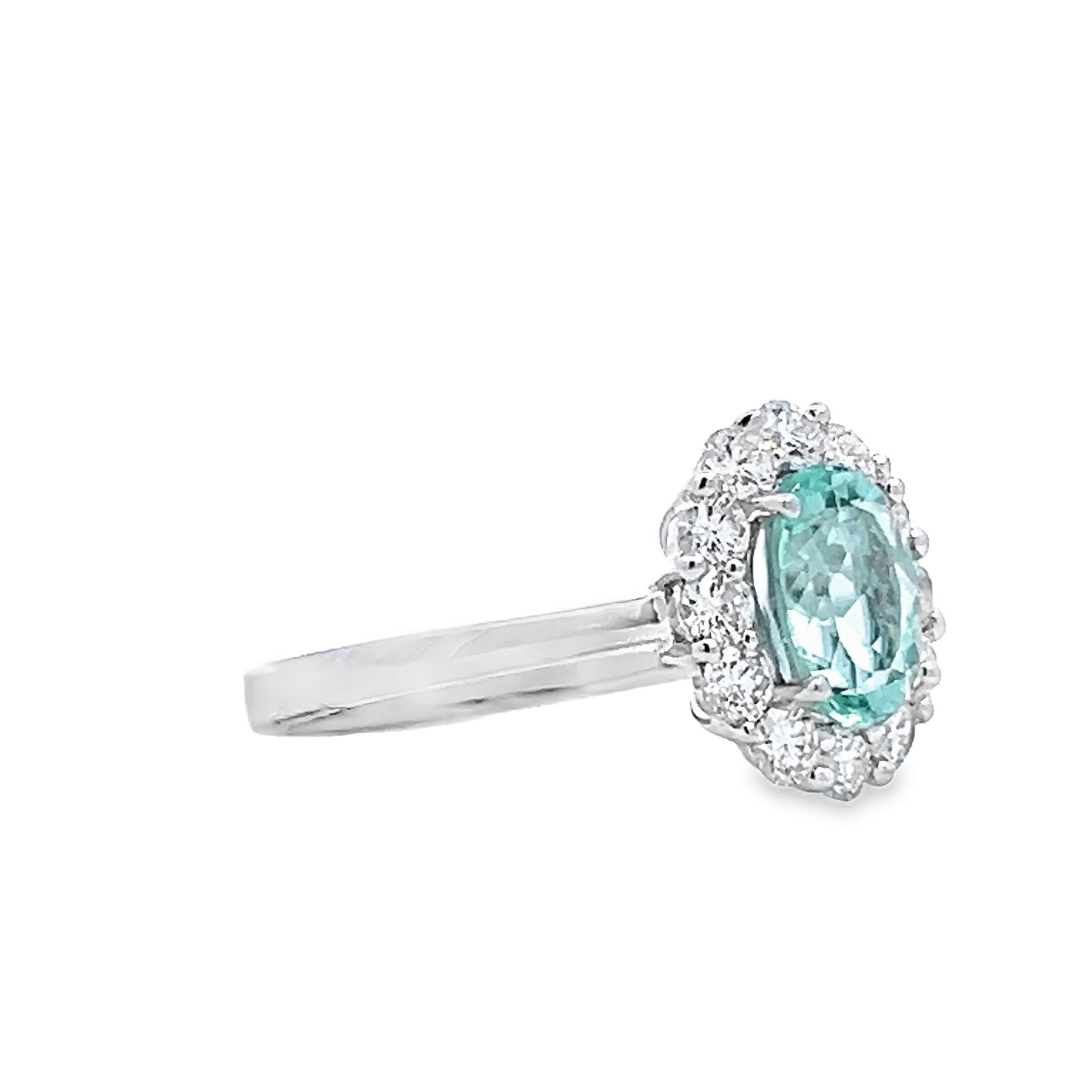 Eleganza dell'anello con aureola di acquamarina In condizioni Nuovo in vendita a Great Neck Plaza, NY