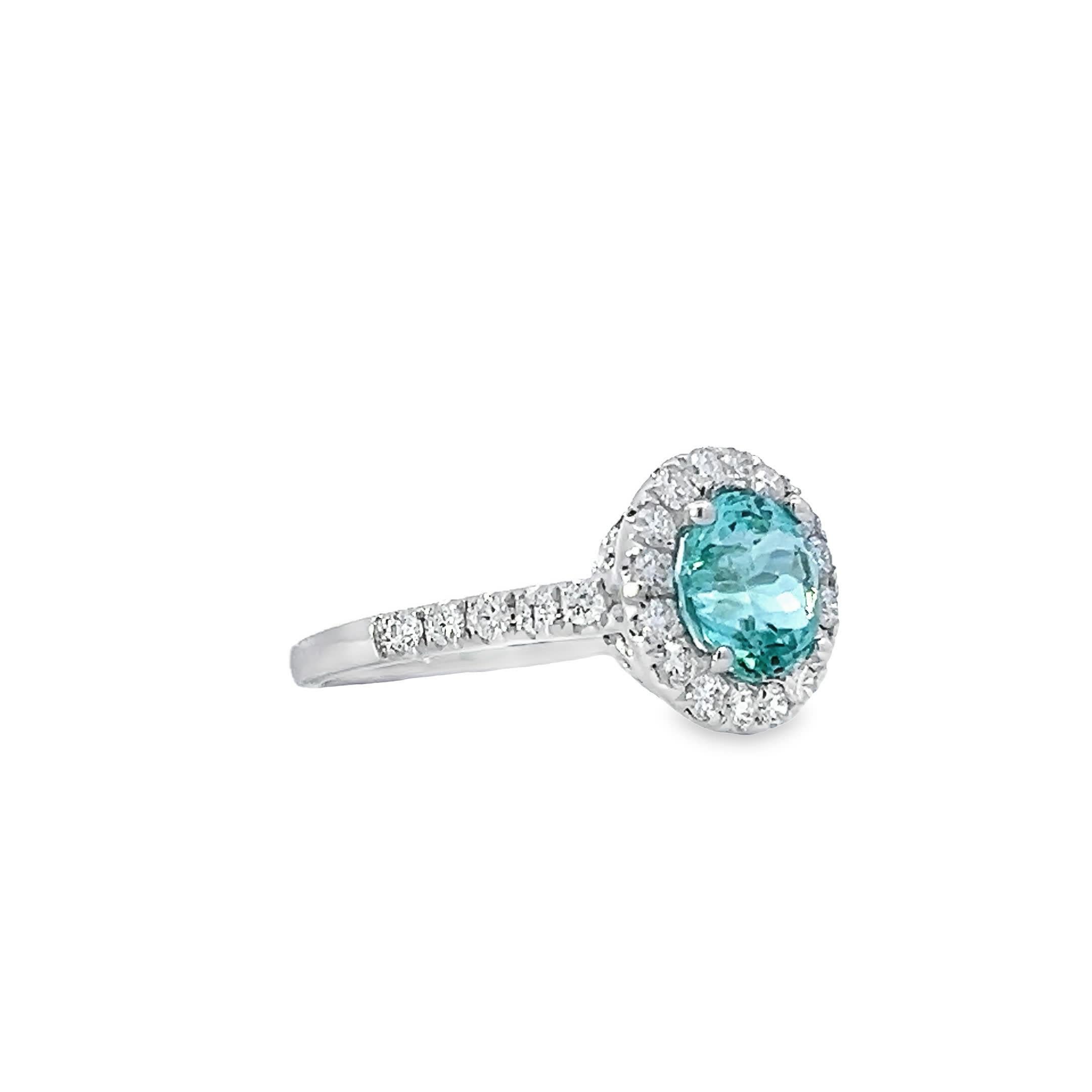 Donna Eleganza dell'anello con aureola di acquamarina in vendita