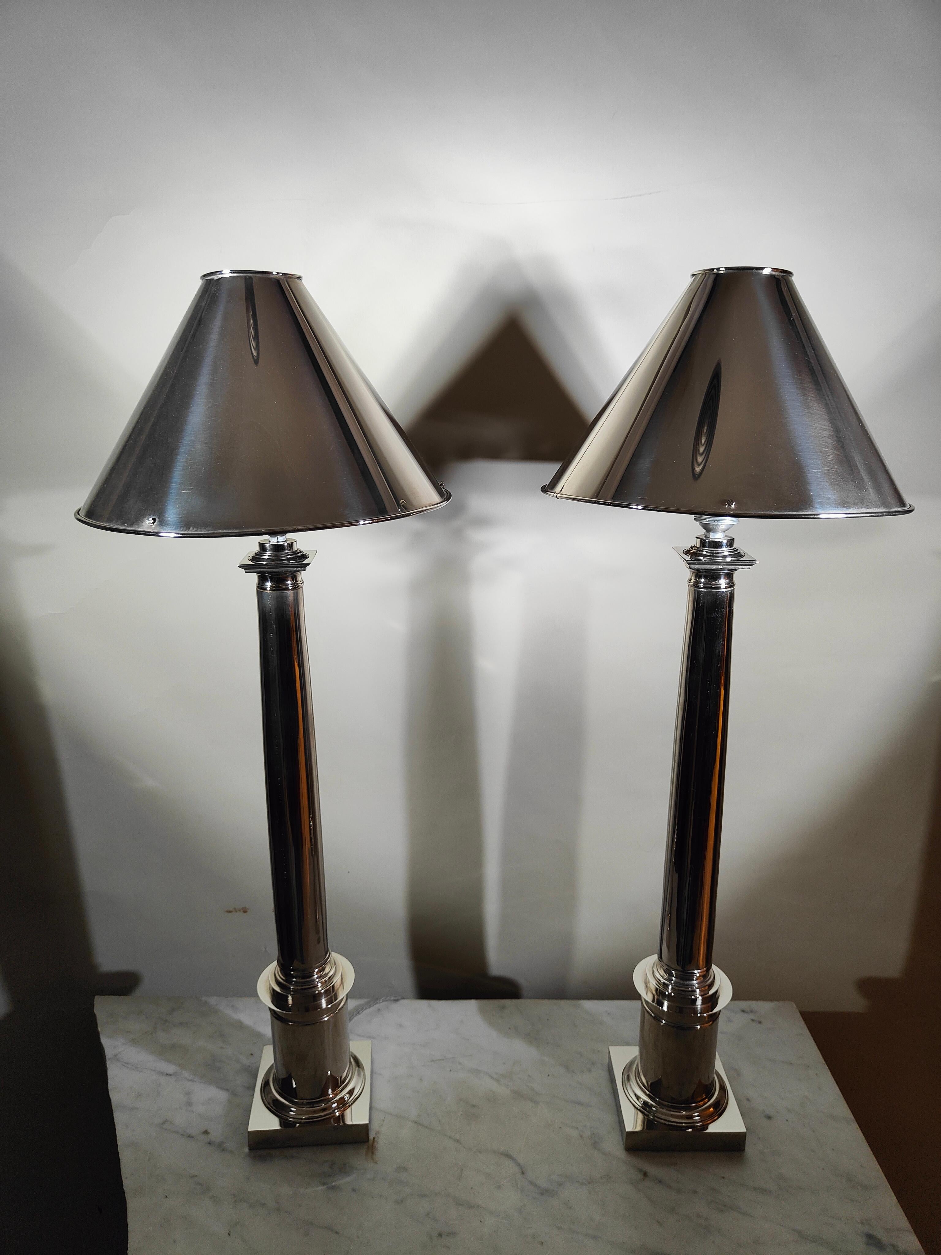 Elegant Architectural Design Bronze Lamps from the 1970s For Sale 8