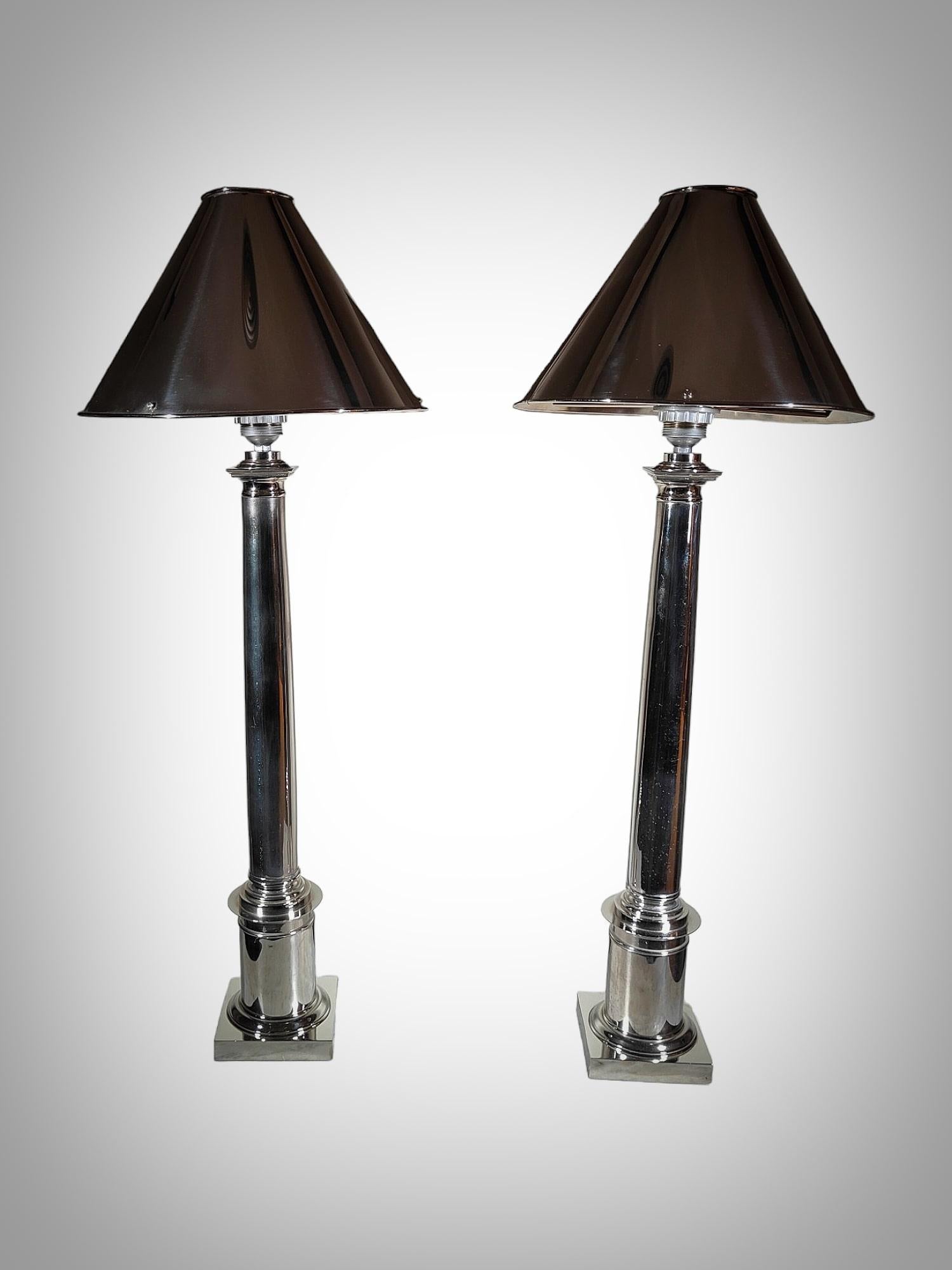 Milieu du XXe siècle Lampes en bronze de conception architecturale élégante des années 1970 en vente