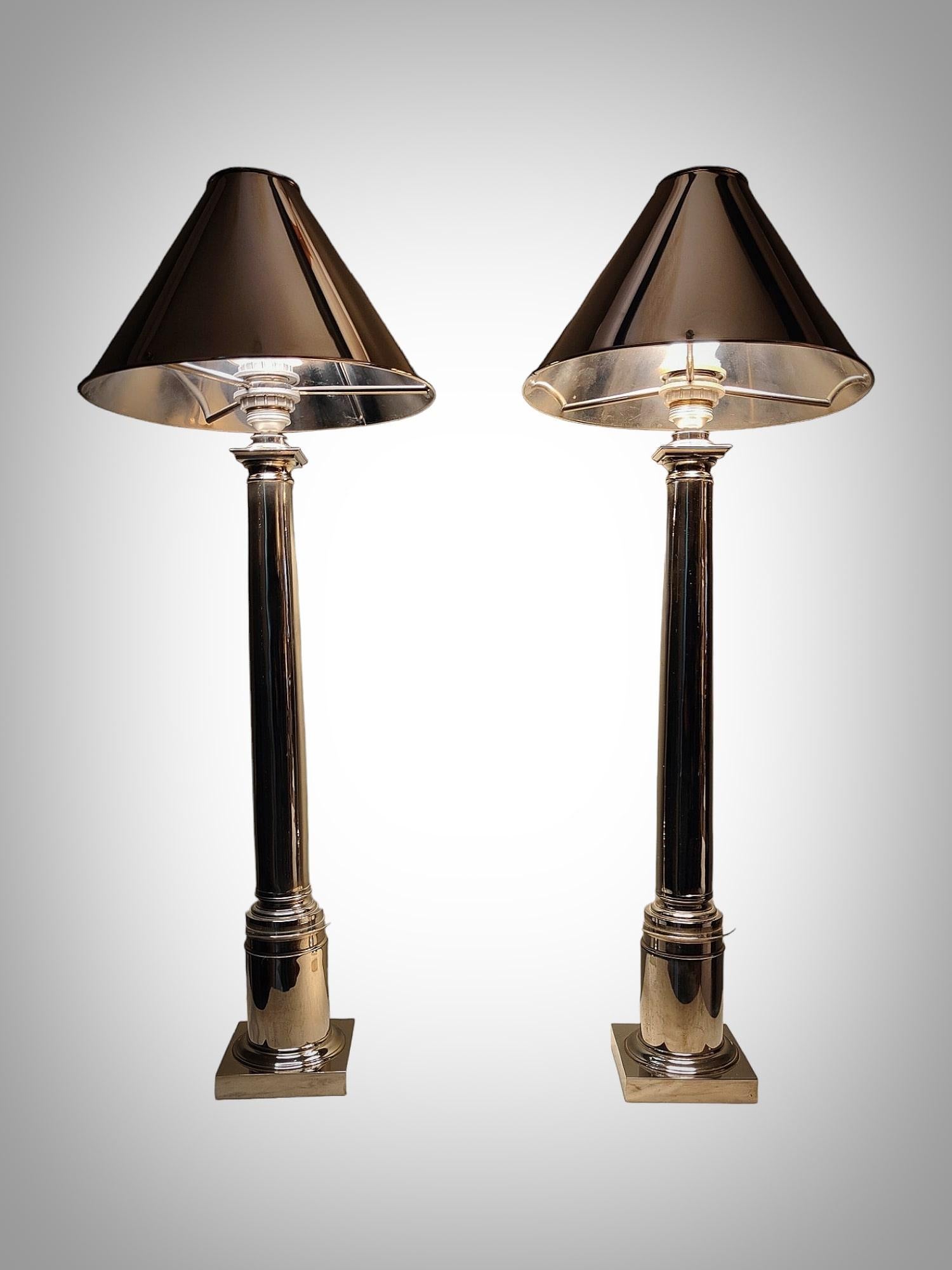 Elegant Architectural Design Bronze Lamps from the 1970s For Sale 1