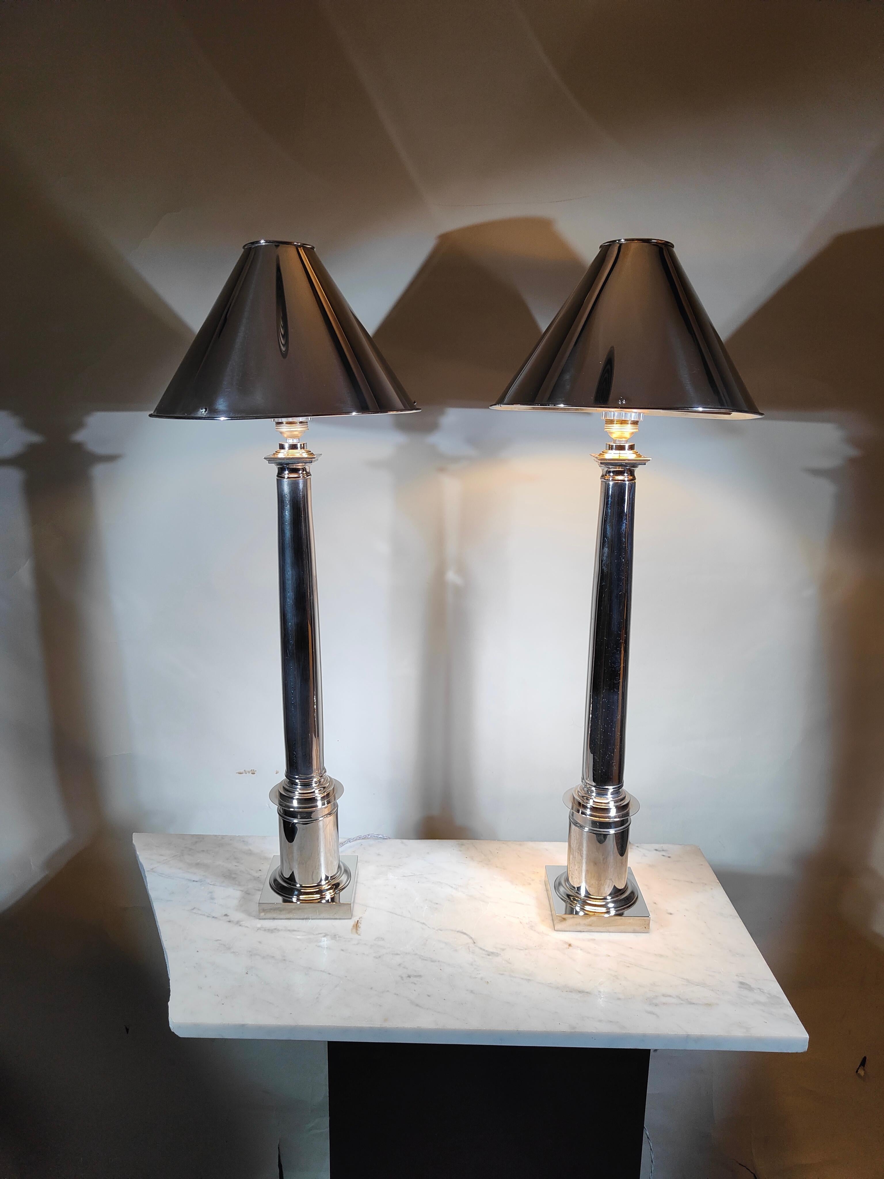 Elegant Architectural Design Bronze Lamps from the 1970s For Sale 4