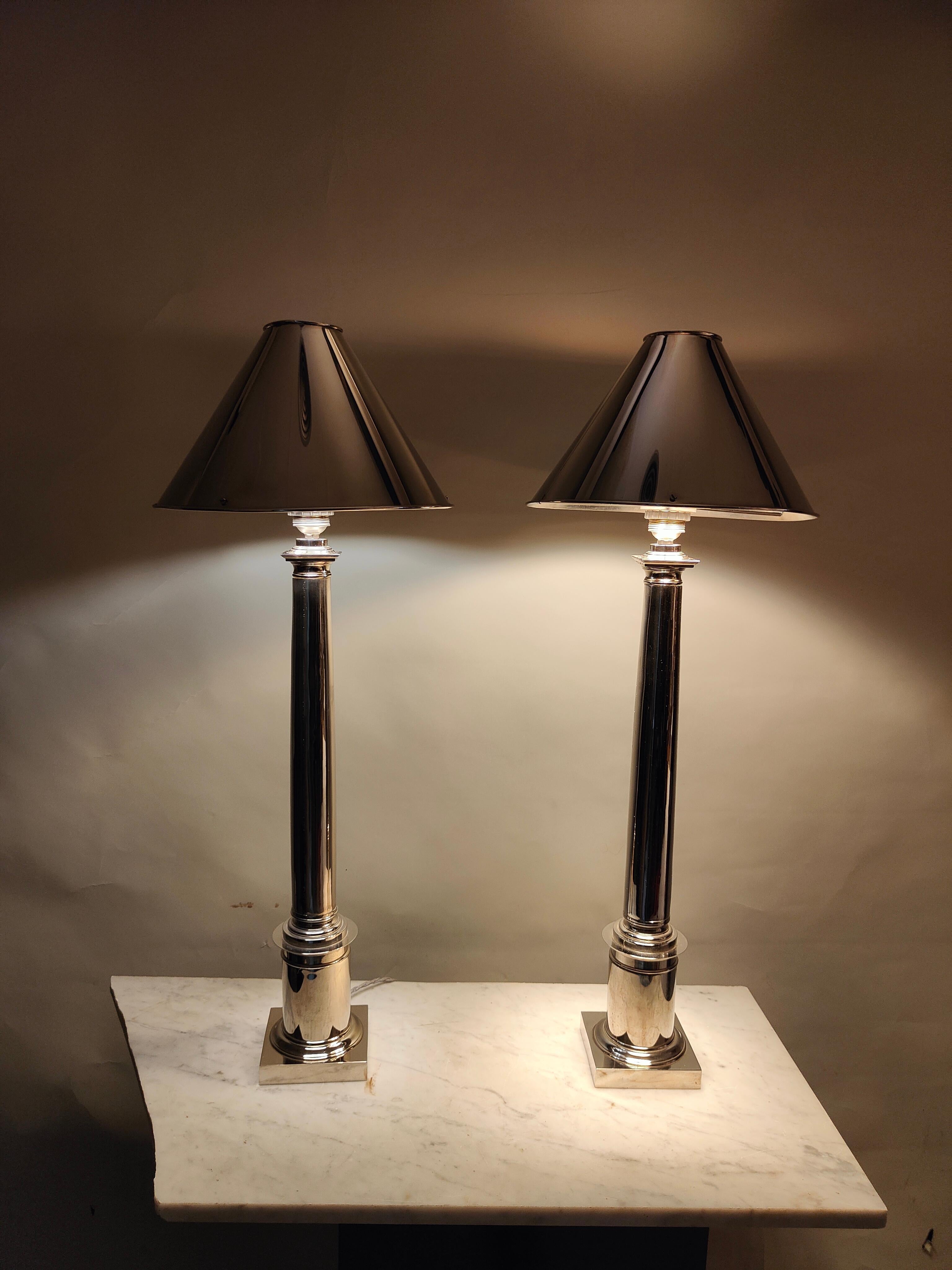 Elegant Architectural Design Bronze Lamps from the 1970s For Sale 5