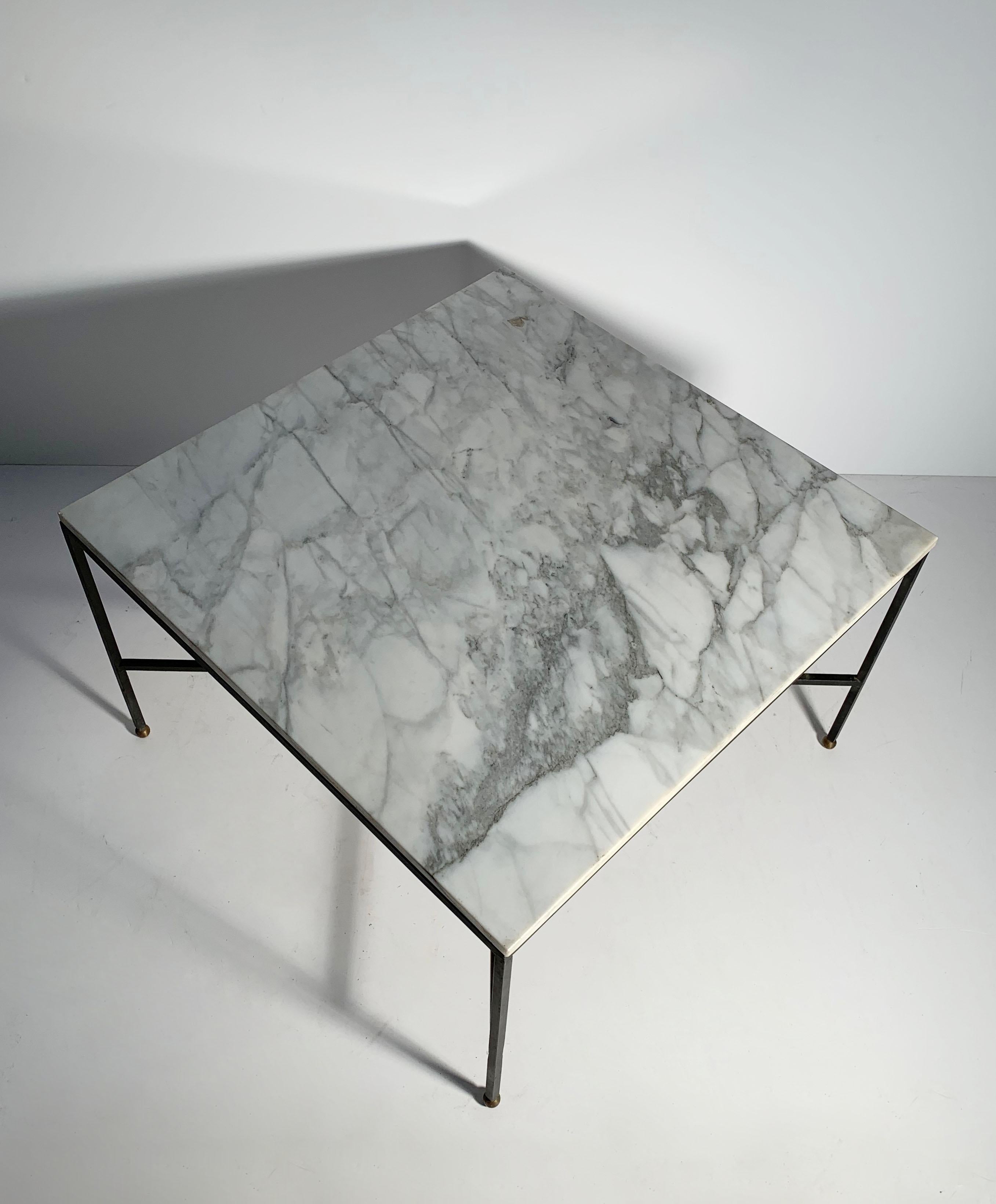 Elegante mesa de centro Architectural Modern de mediados de siglo de hierro y mármol italiano Italiano en venta