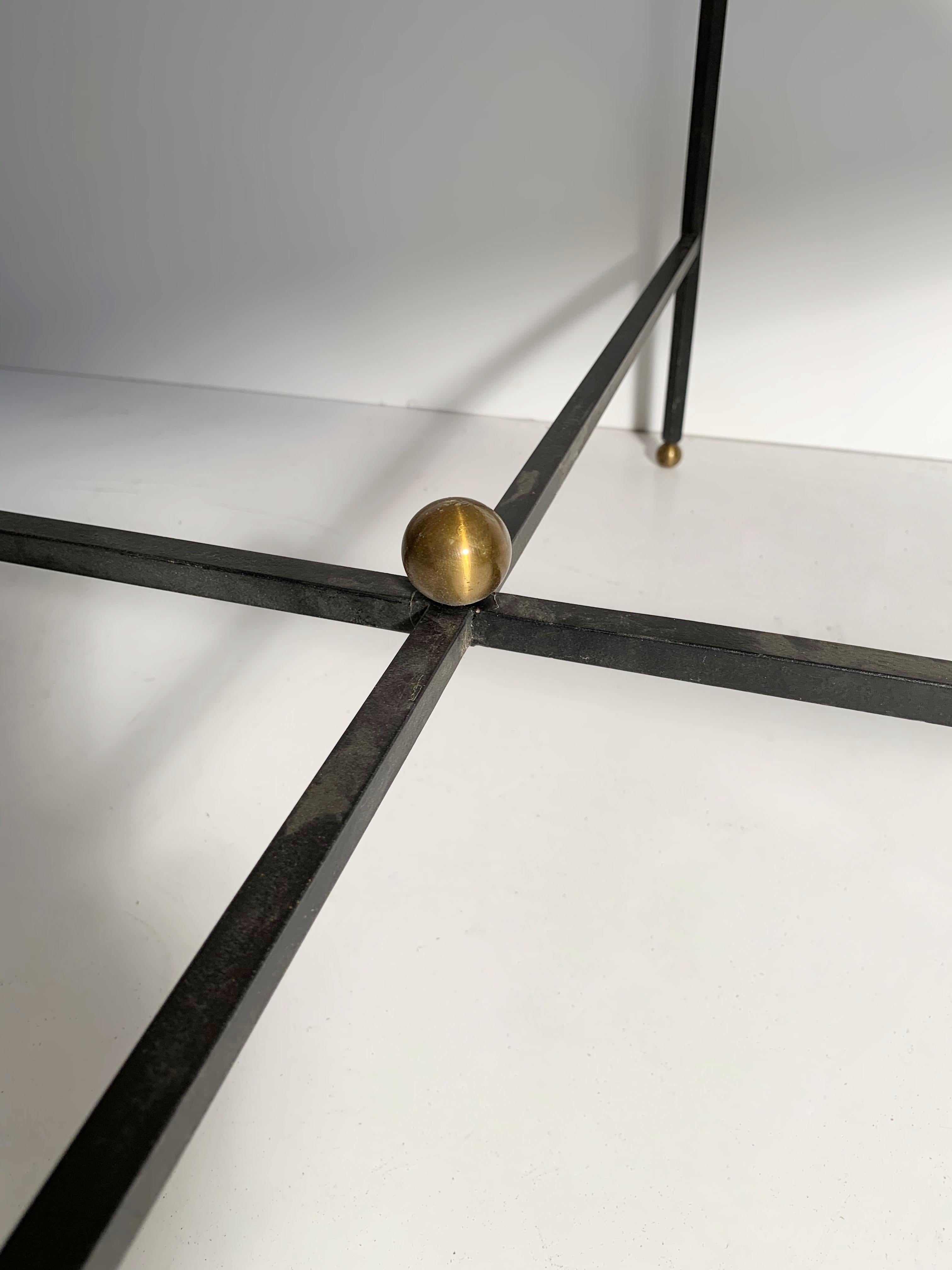 Elegante mesa de centro Architectural Modern de mediados de siglo de hierro y mármol italiano Hierro en venta