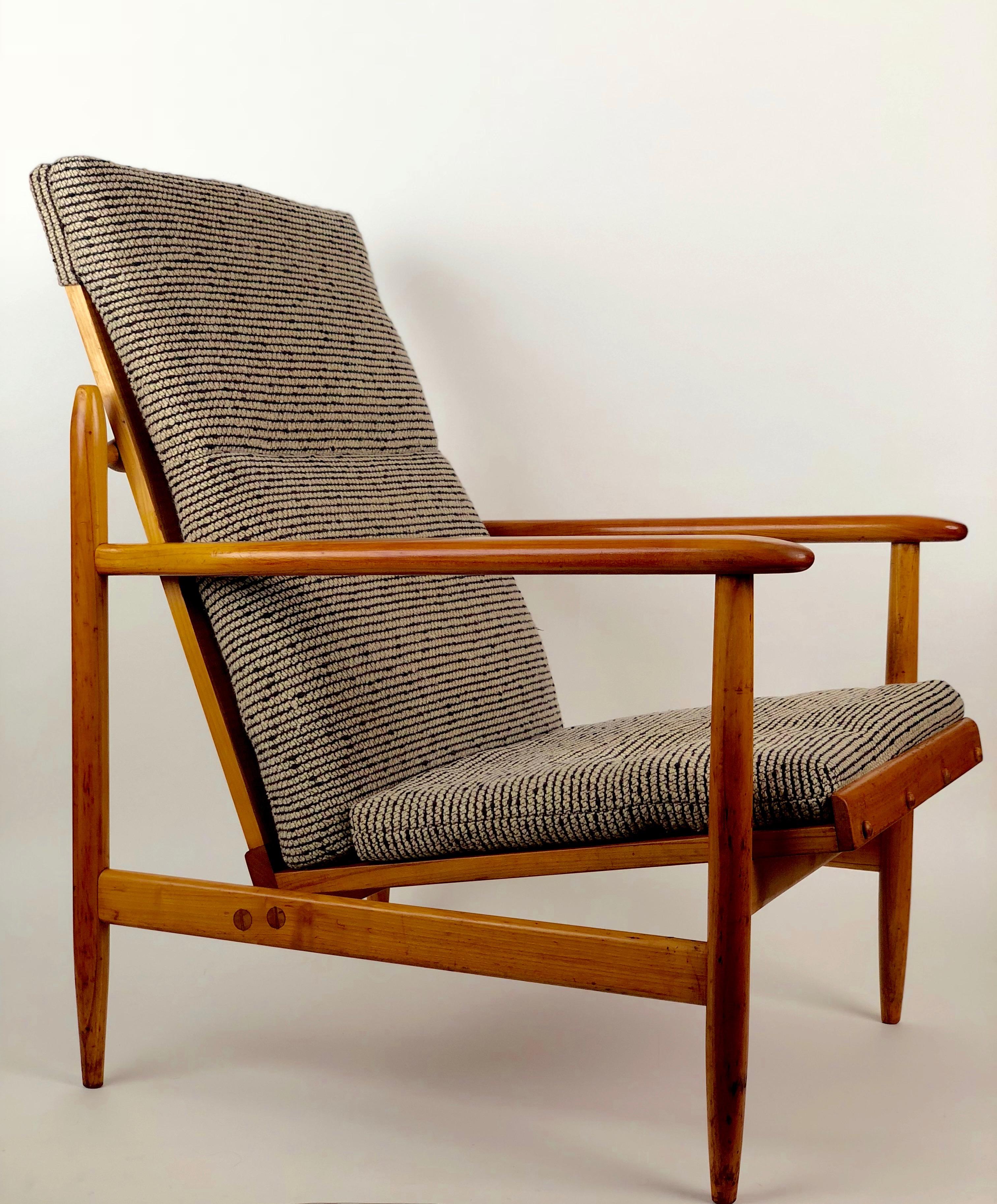Modern Elegant Armchair from Uluv in Cherry, 1960s, Czech Republic For Sale
