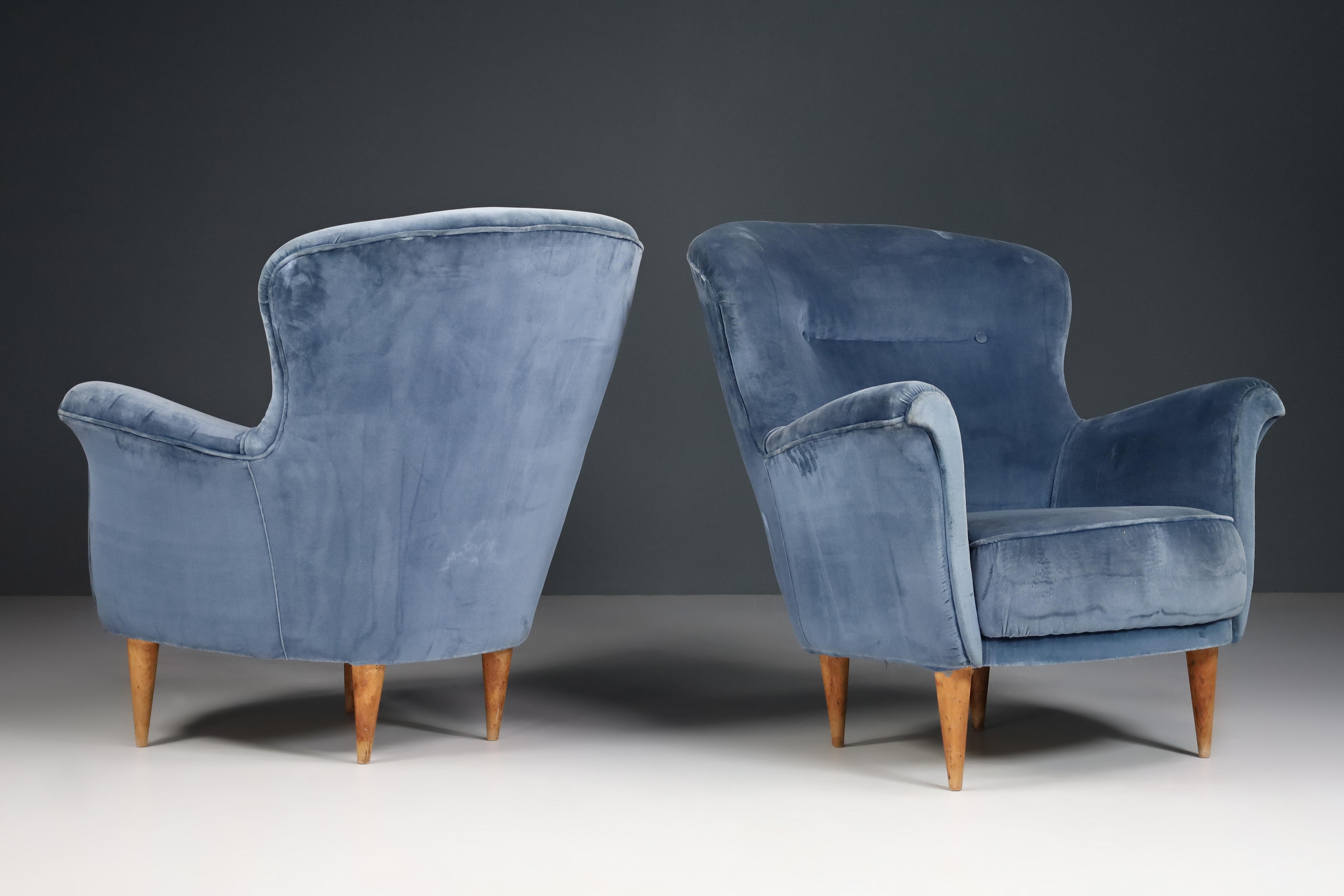 Italian Elegant Armchairs with Tapered Wooden Legs attribute Cesare Lacca, Italy 1950s