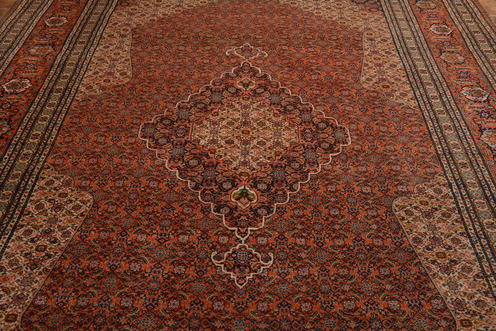 Elegant Armenian Carpet In Excellent Condition In Alessandria, Piemonte