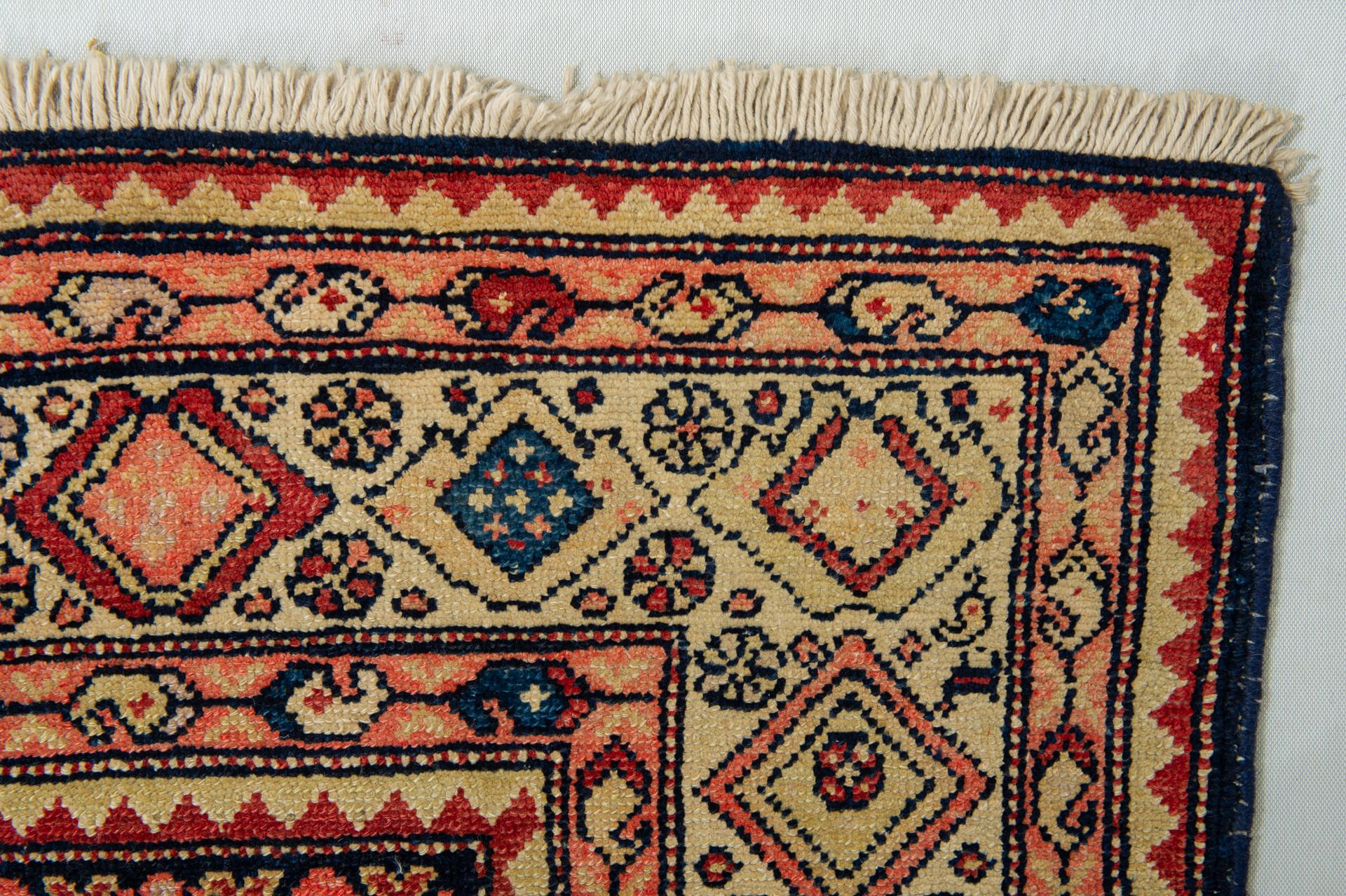 Elegant Armenian Runner In Excellent Condition For Sale In Alessandria, Piemonte