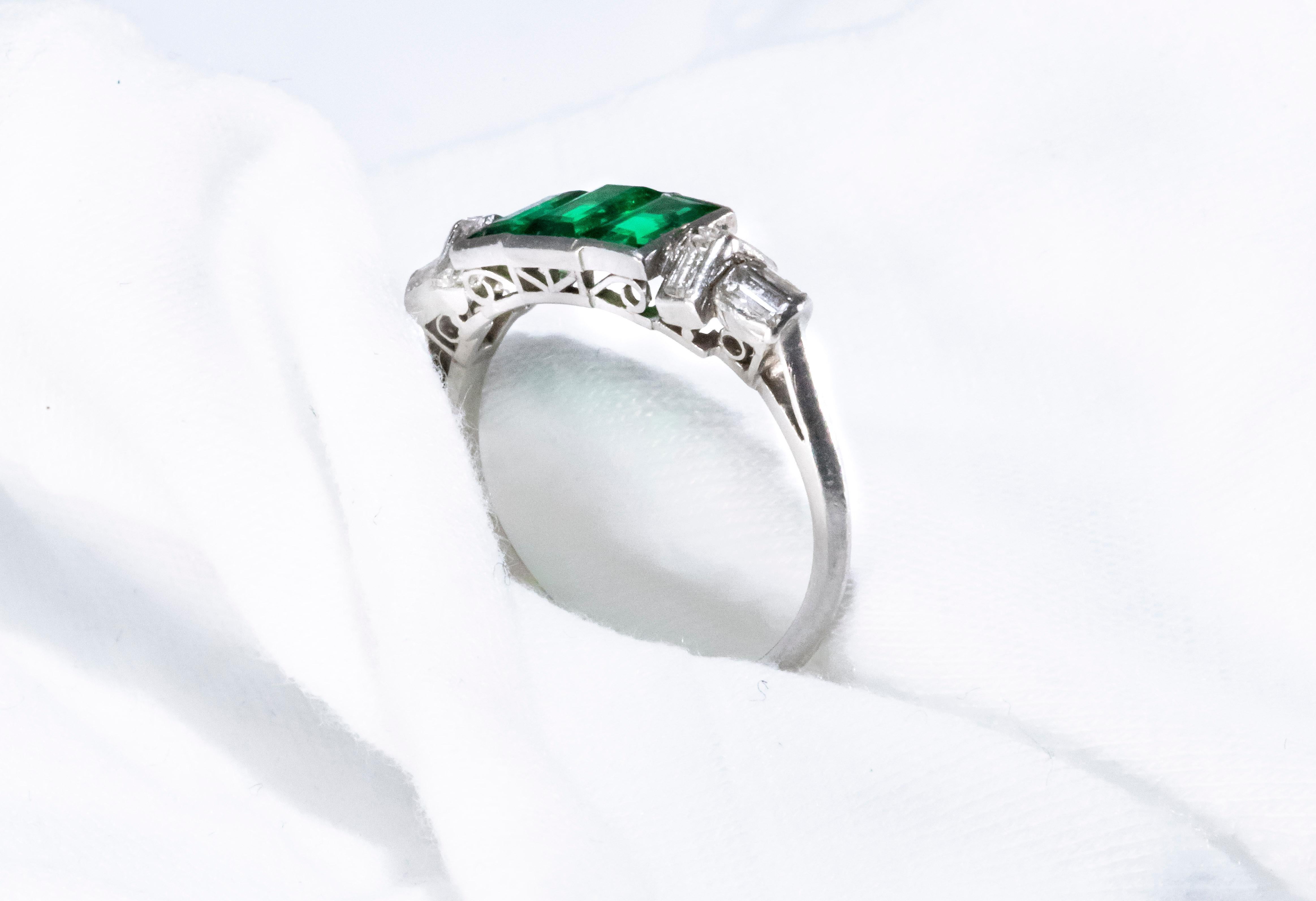 Elegant Art Deco 1920s Platinum 2 Ct Emerald Cut Emerald & Diamond Trilogy Ring 7