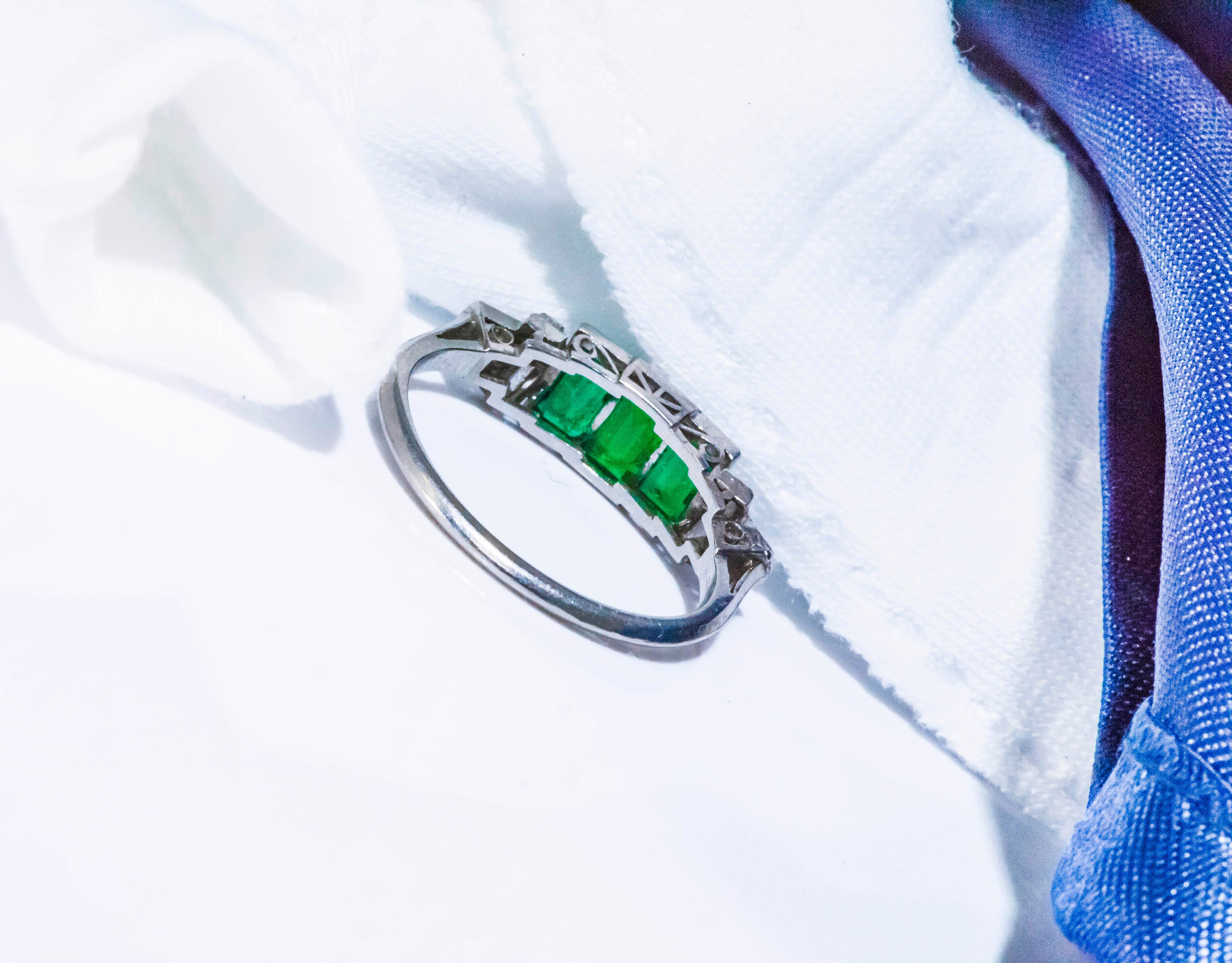 Elegant Art Deco 1920s Platinum 2 Ct Emerald Cut Emerald & Diamond Trilogy Ring 2