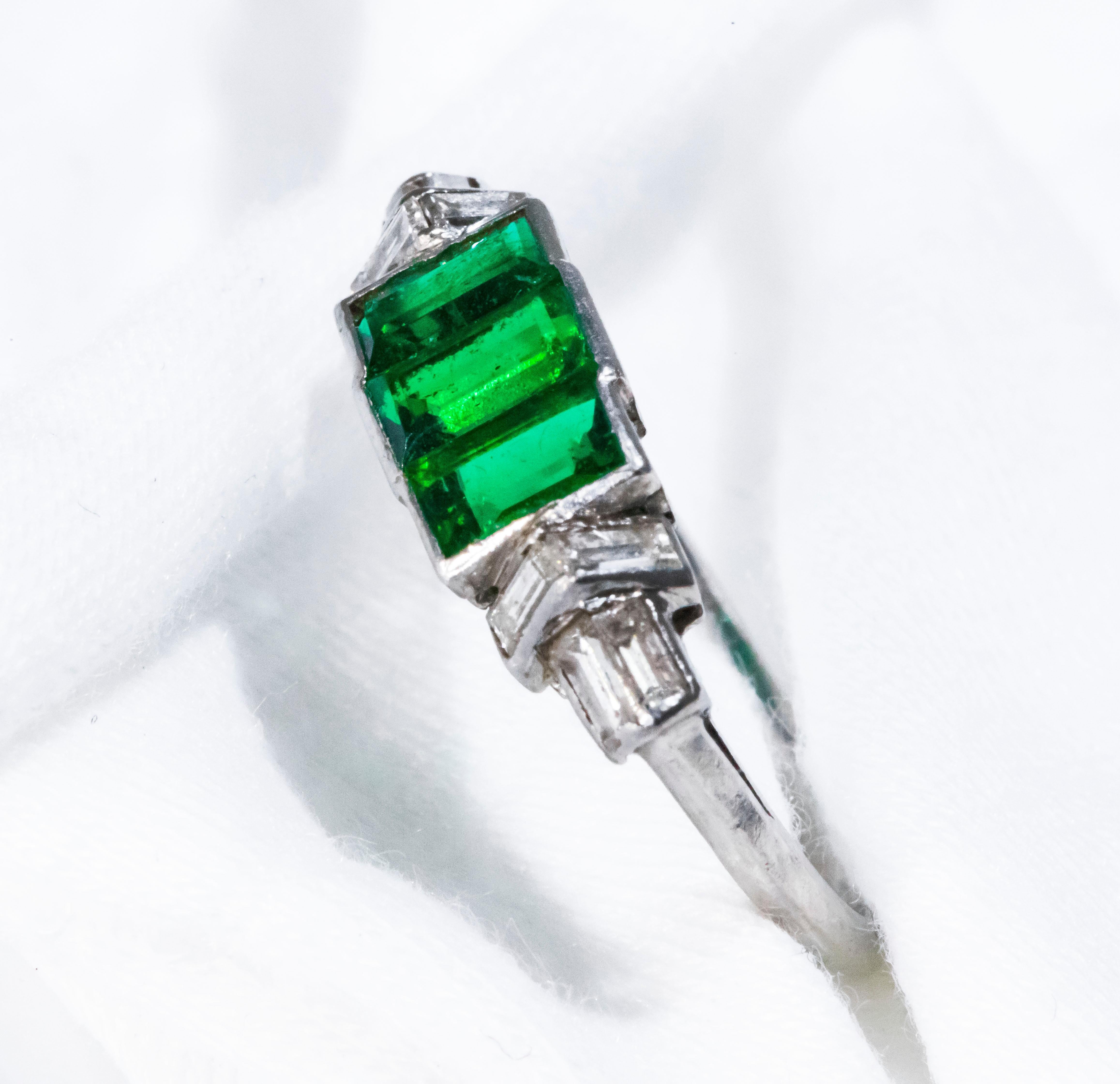 Elegant Art Deco 1920s Platinum 2 Ct Emerald Cut Emerald & Diamond Trilogy Ring 3