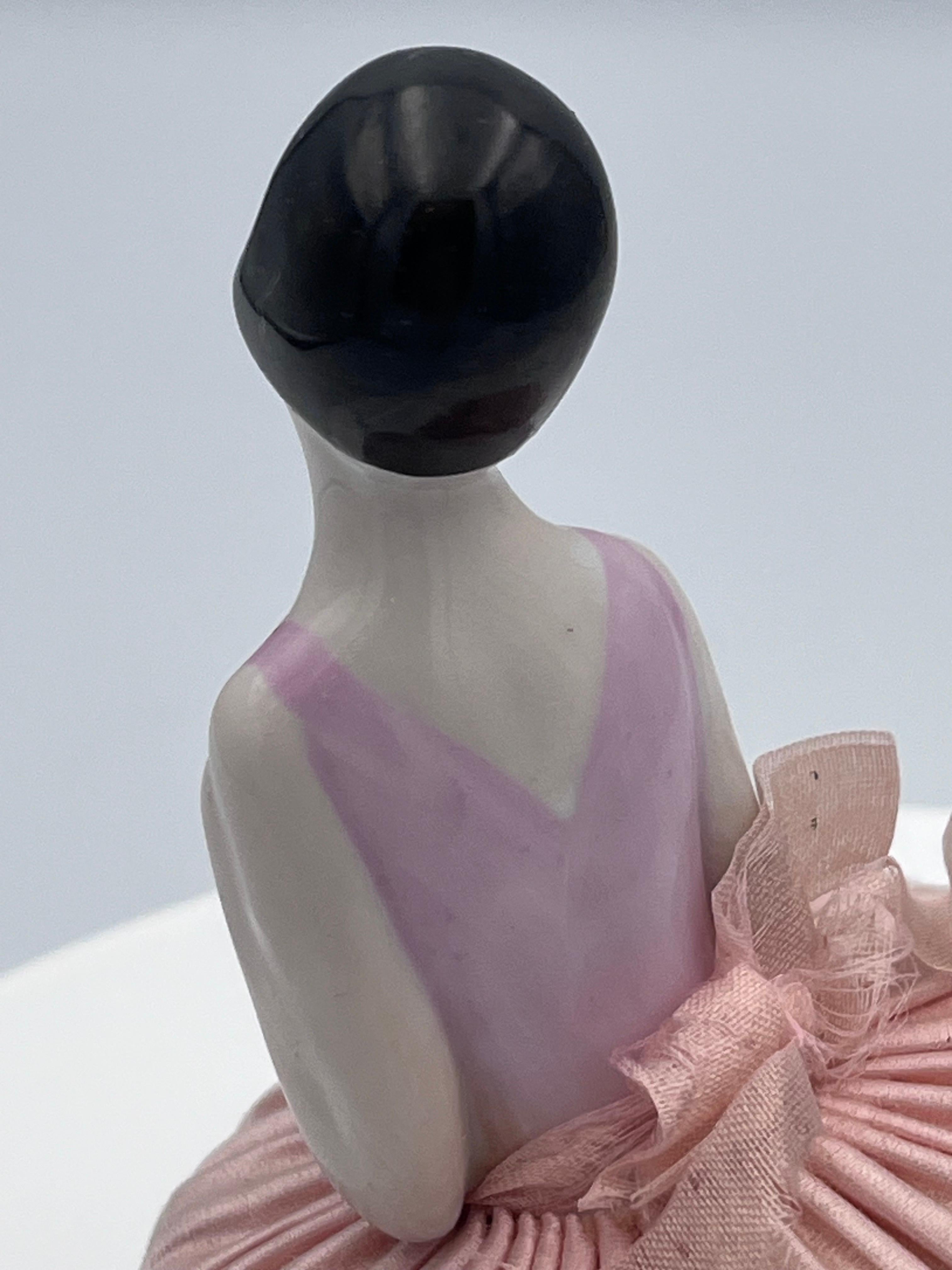 Elegant Art Deco 1920's Rose Pink German Porcelain Flapper Half Doll Vanity Puff en vente 9