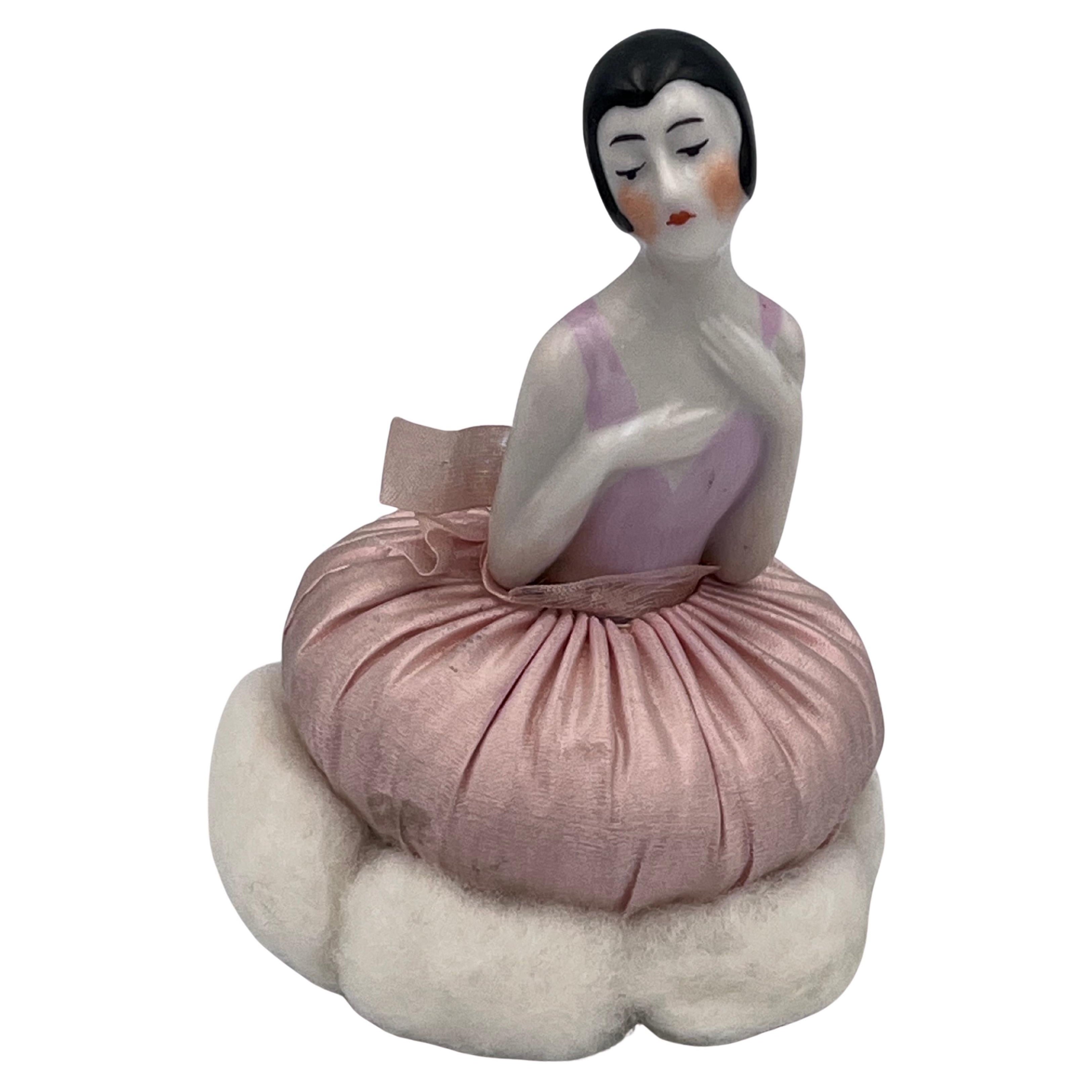 Elegant Art Deco 1920's Rose Pink German Porcelain Flapper Half Doll Vanity Puff en vente
