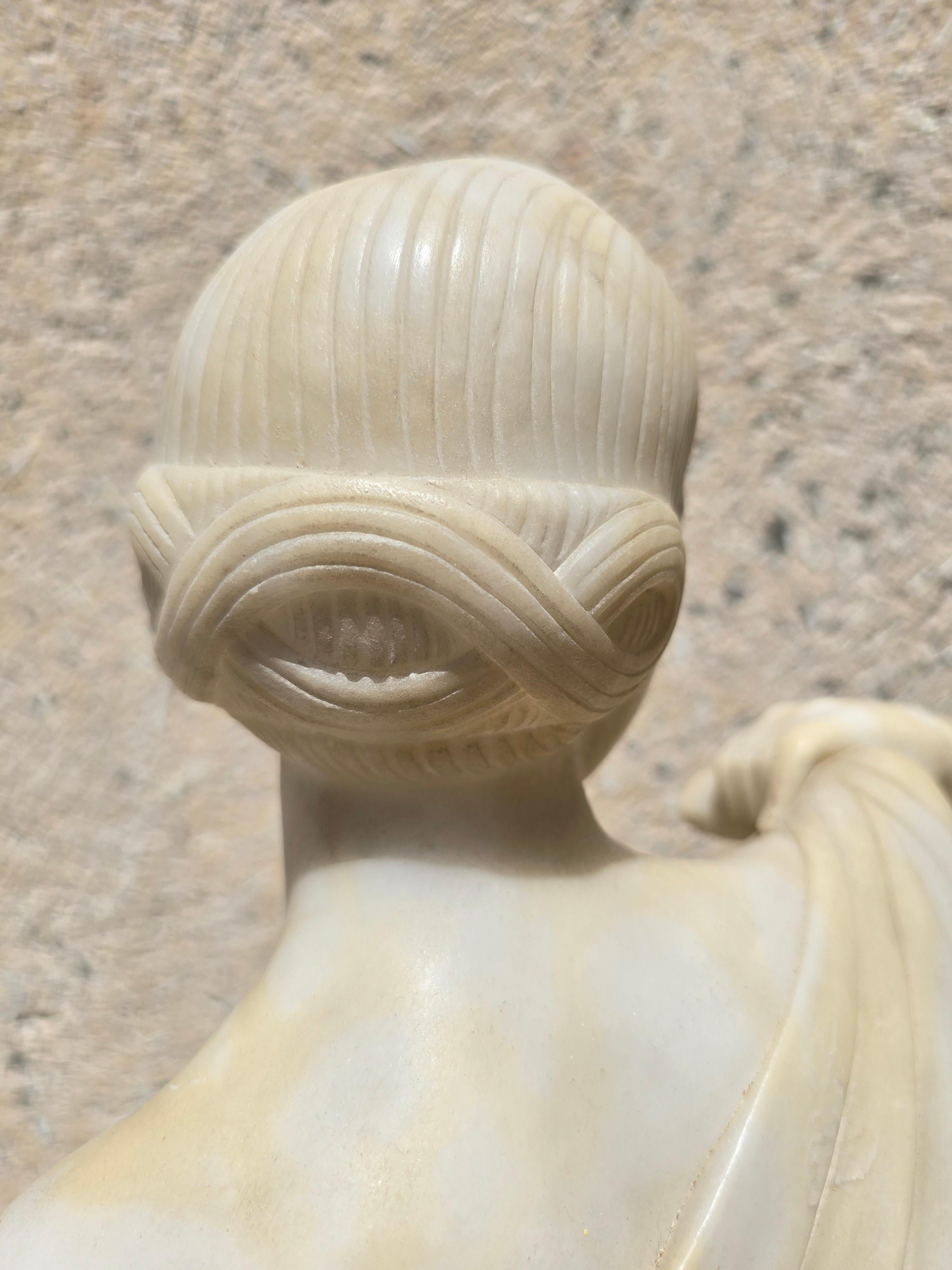 Elegante scultura in alabastro Art Deco che simboleggia una ballerina in vendita 7