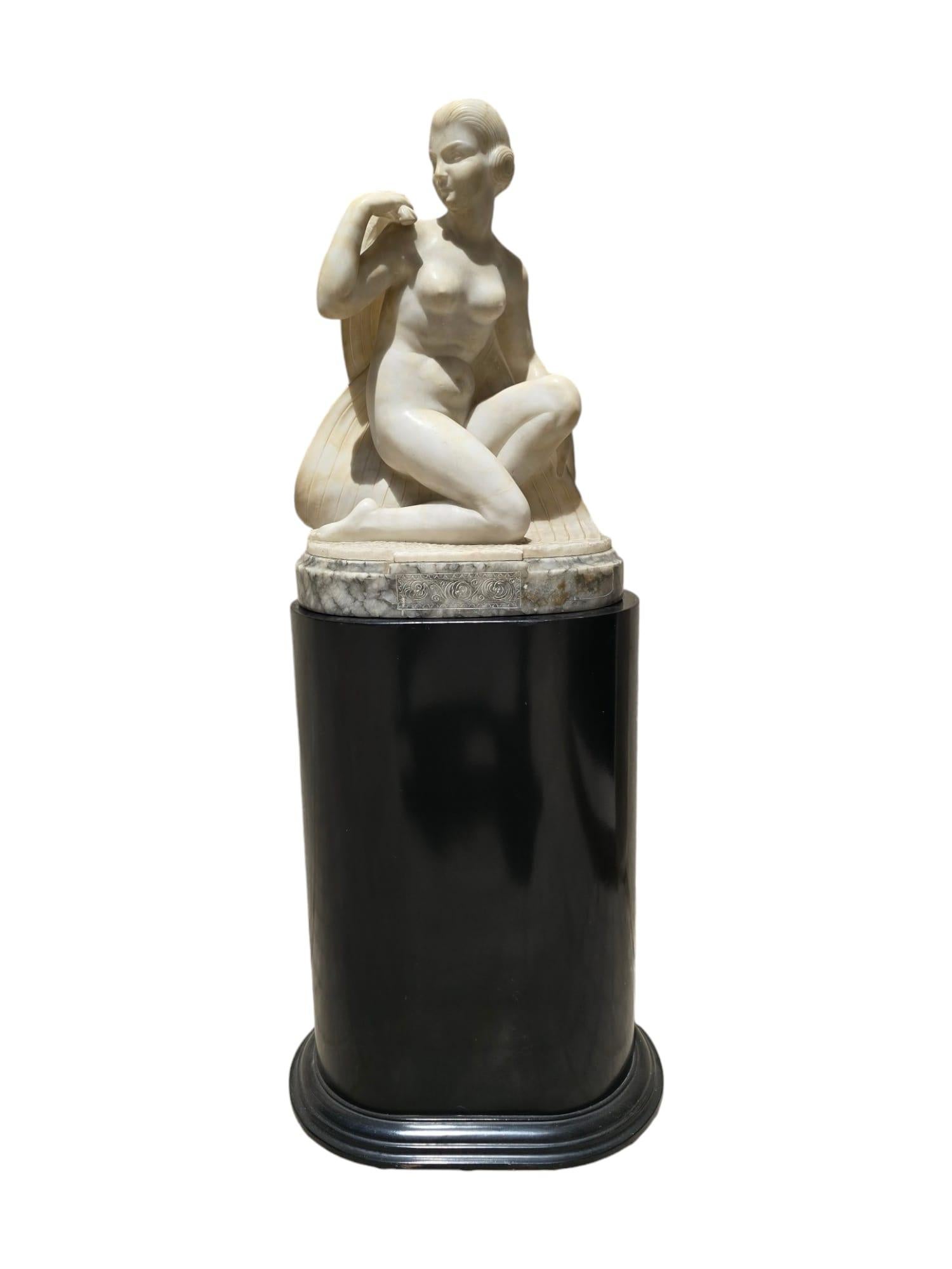 Elegante scultura in alabastro Art Deco che simboleggia una ballerina in vendita 10