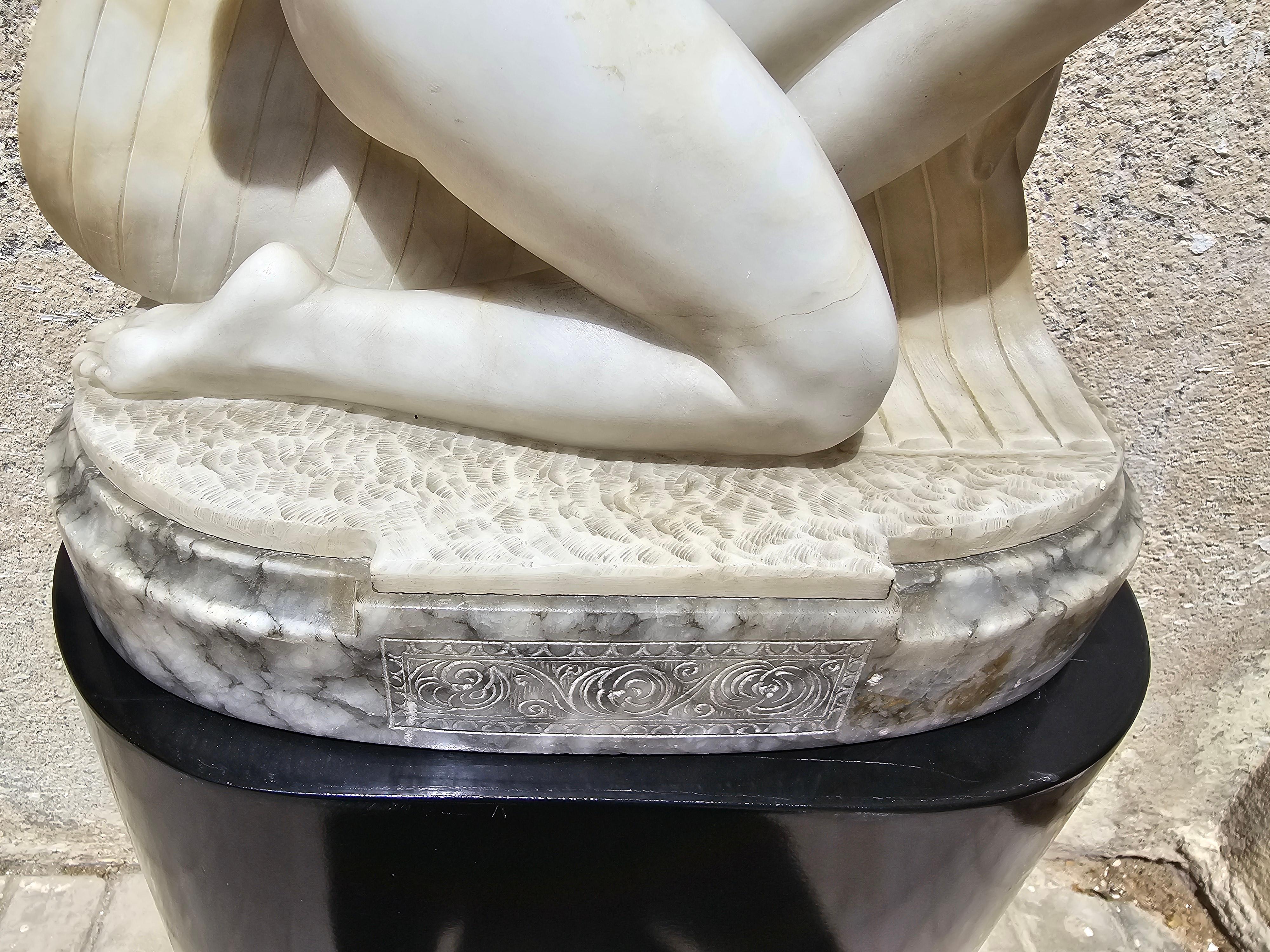 Elegante scultura in alabastro Art Deco che simboleggia una ballerina in vendita 1