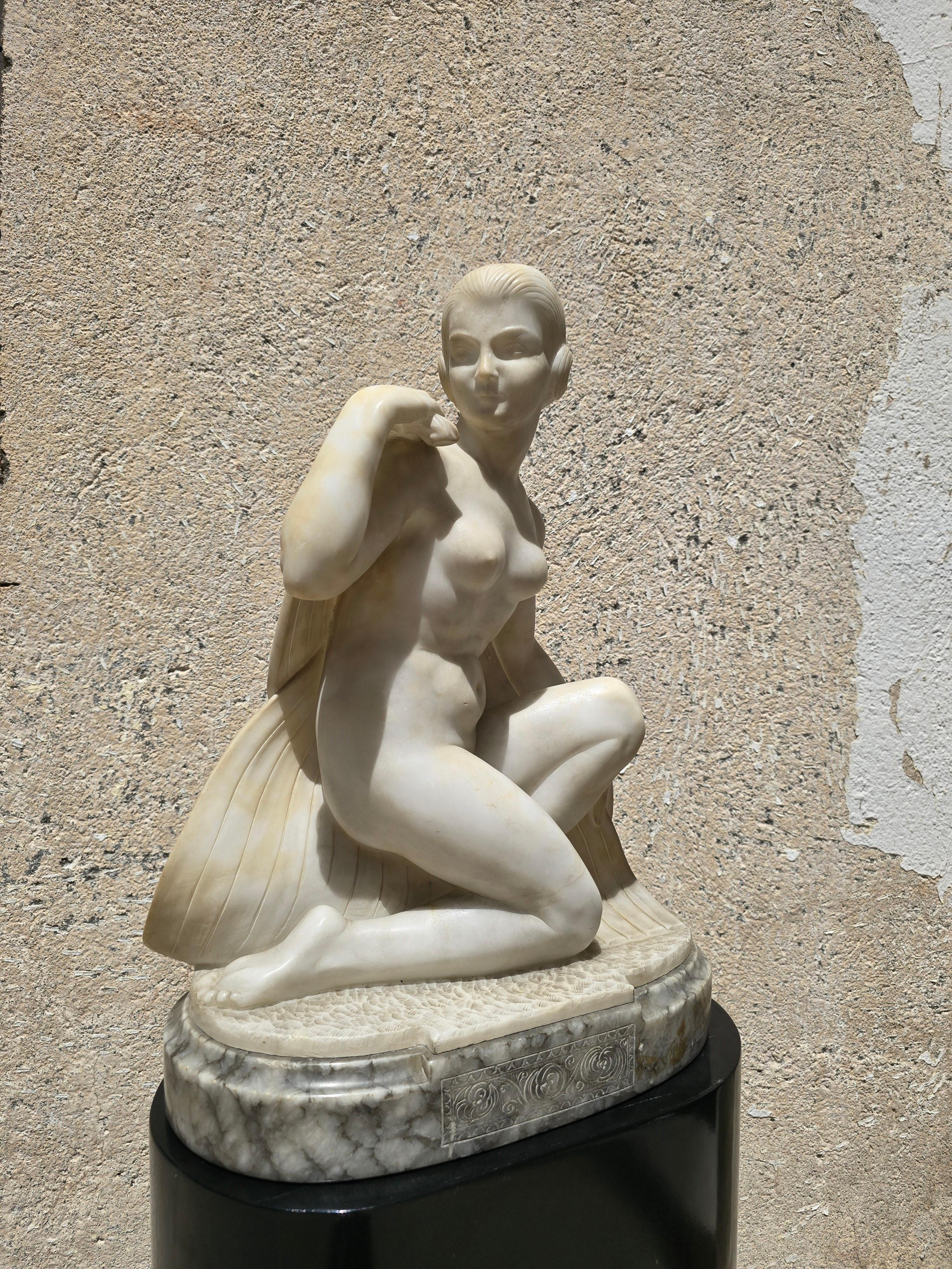 Elegante scultura in alabastro Art Deco che simboleggia una ballerina in vendita 3